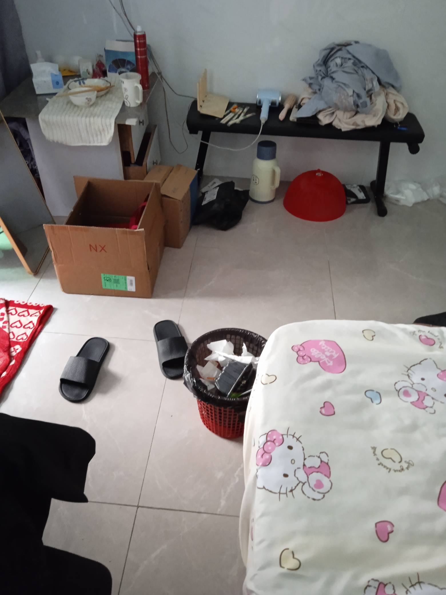 老哥们我准备放抖音视频出来了 我希望她自己受不了来敲门 然后没人理打开门我这里有五97 / 作者:你家徐大爷 / 