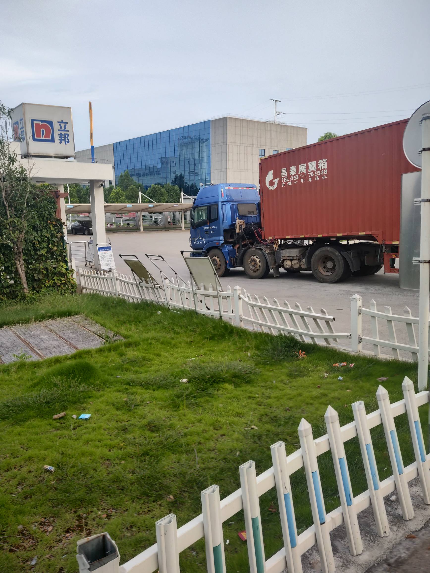 老哥们，速度进厂吧，搞了两天装卸，浑身都舒坦了


18 / 作者:红菜苔 / 