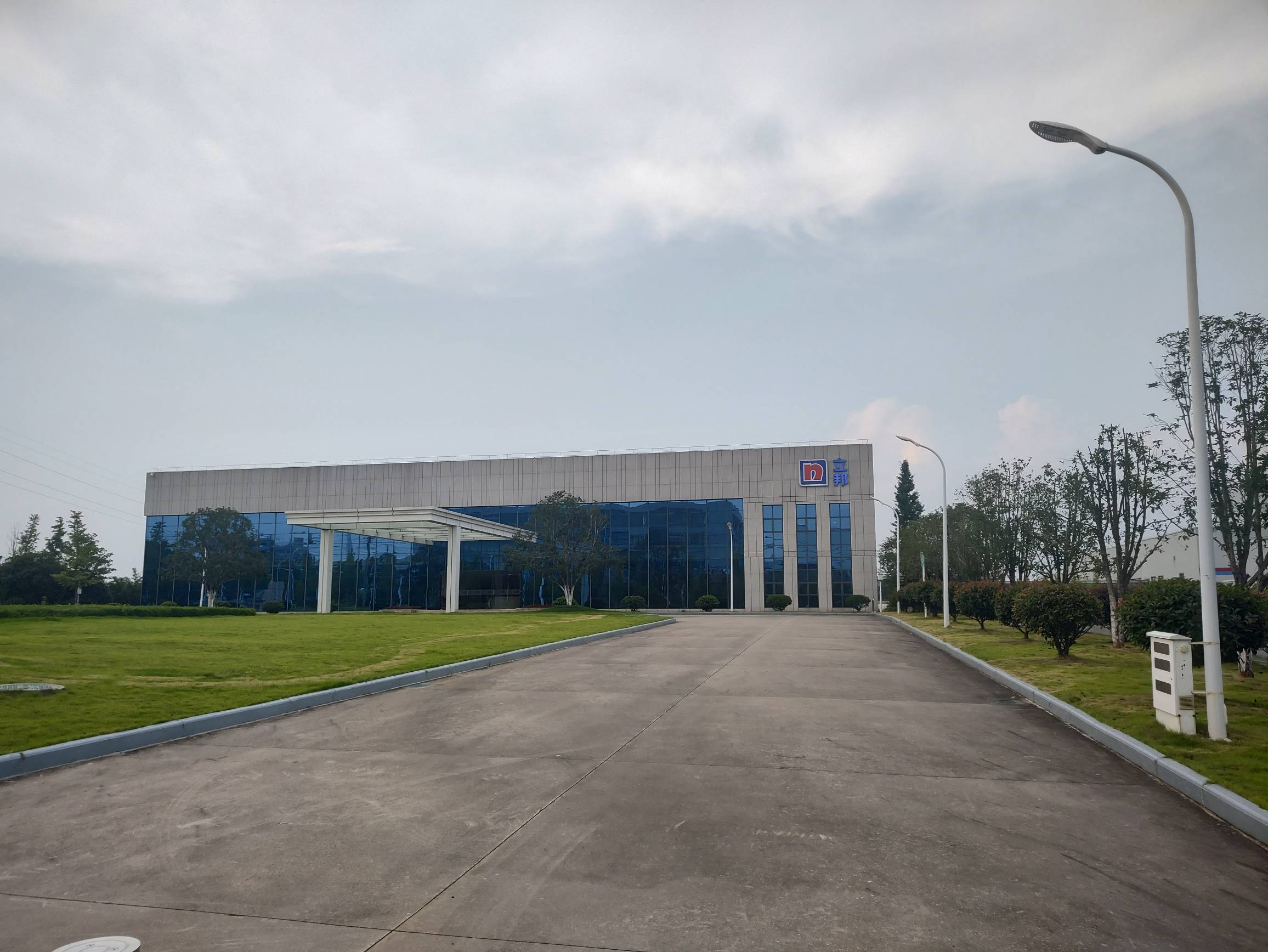 老哥们，速度进厂吧，搞了两天装卸，浑身都舒坦了


30 / 作者:红菜苔 / 