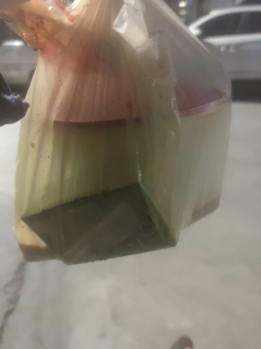 第一次投诉，这骑手是真的贱，给我外卖洒了不告诉我，然后东西放一个树底下让我去找，25 / 作者:饕餮点 / 