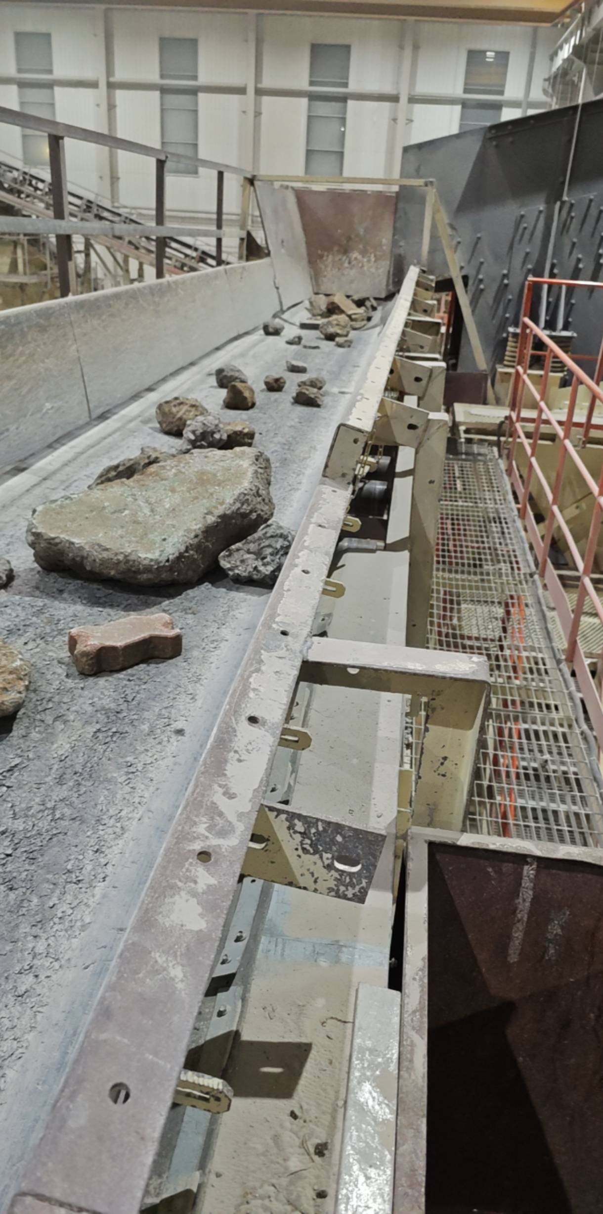 快饿晕了，现在身上一块钱都没有，坚持到明天早上就能挣到300块

13 / 作者:卢本伟3600w / 