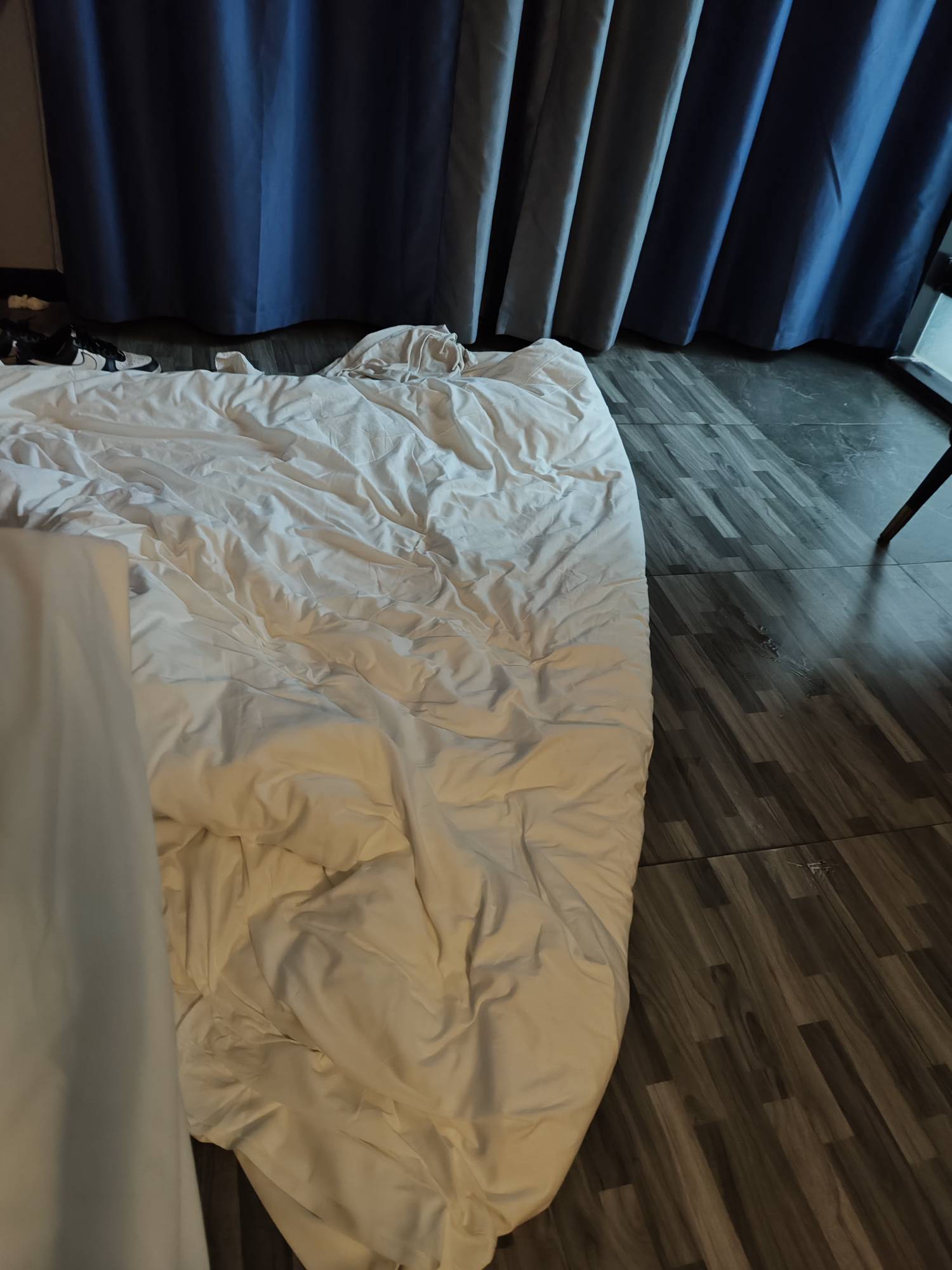 这破床太响了，睡地上，地上好多水把被子搞湿了

84 / 作者:哦这样吗 / 