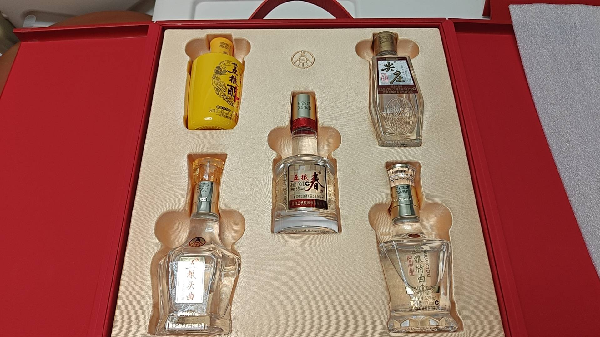 老哥们哇 五粮液你们发的顺丰还是京东啊 多少米啊
76 / 作者:Ky、 / 