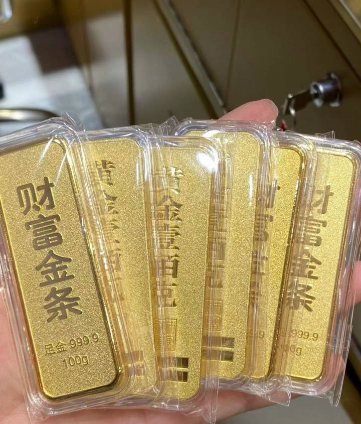 老哥们，我看我们这边收黄金的，几百克上千克的黄金都敢寄顺丰，而且有的都不保价。就100 / 作者:天选哥 / 