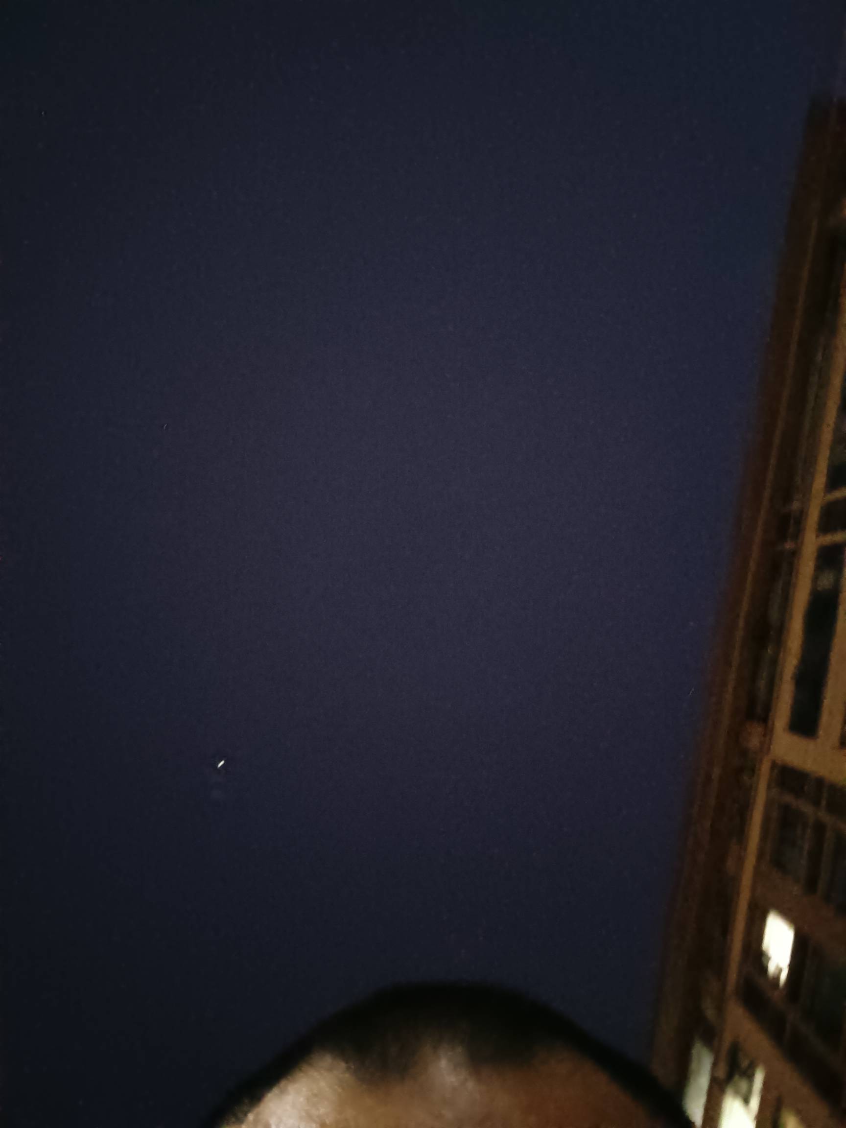 戒色39天，今天小巷子破戒，剪个光头。从头开始一切都重新开始，休息几天，马上重回苏1 / 作者:小爪哇 / 