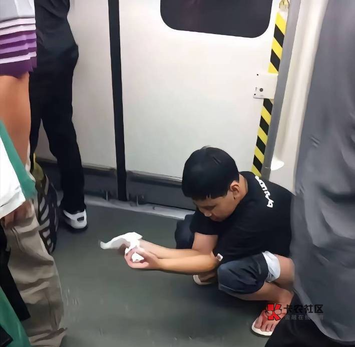 明天被安排相亲   又是浪费钱的一天  

25 / 作者:饿得浑身发抖哦 / 