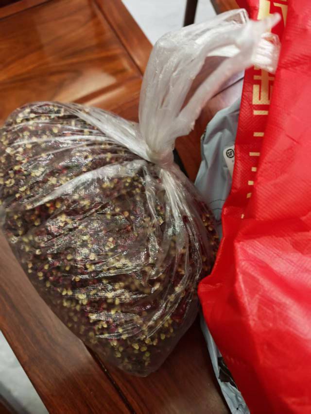 一个甘肃天水朋友寄来的花椒，自己家种的，靓货，一级货

73 / 作者:普宁特邀演员达濠 / 