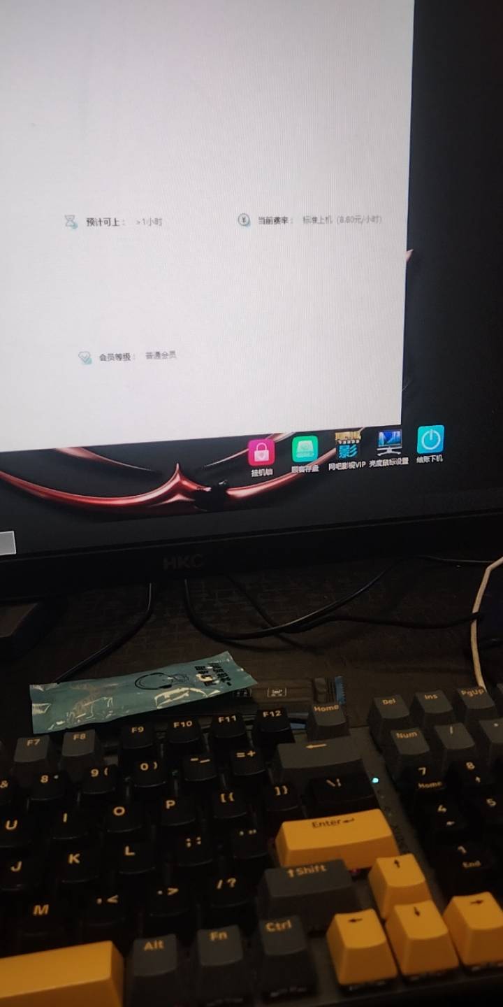 出来打工带了个拖油瓶，让她一个人在出租房睡觉，出来网吧玩会游戏，想想该怎么办，把37 / 作者:宁波躺平老哥 / 