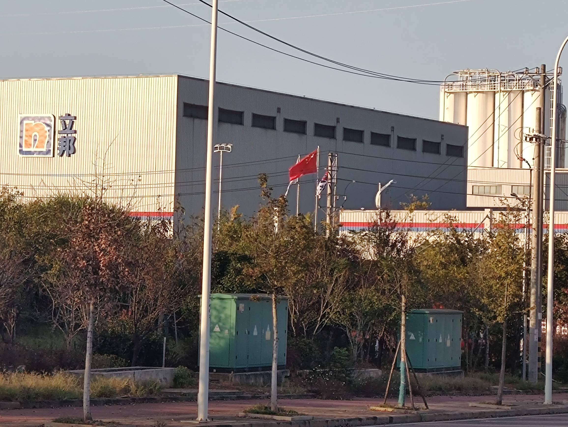 老哥们，搞了三天装卸，今天不想去了，太累了，准备提桶走人，做保安还是跑外卖？

64 / 作者:红菜苔 / 