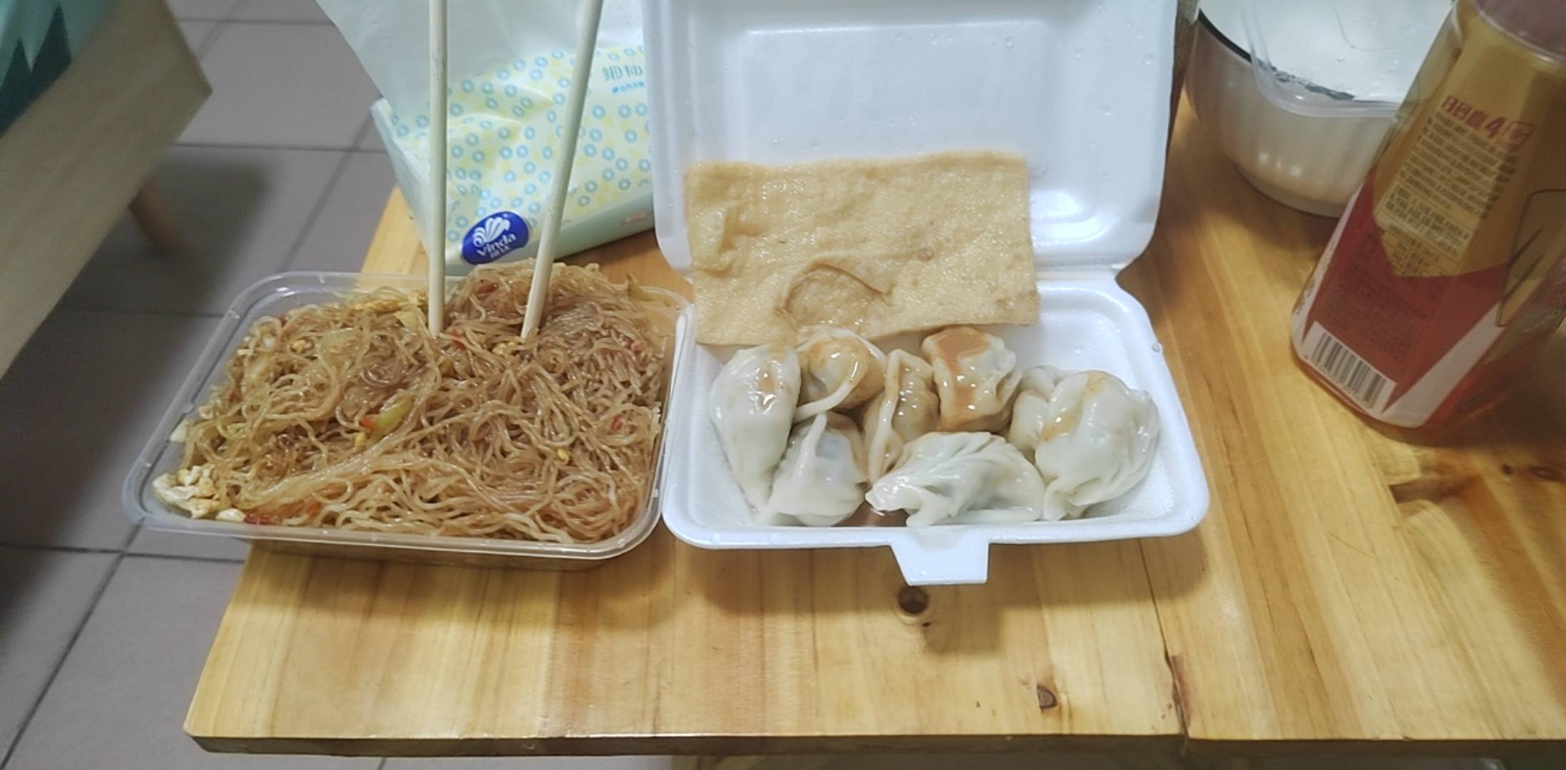 睡了一天了，好累，吃个沙县大酒店考虑一下自己，还是那句话，吃饱就睡没米就找大队

50 / 作者:挂比了救我鸭 / 