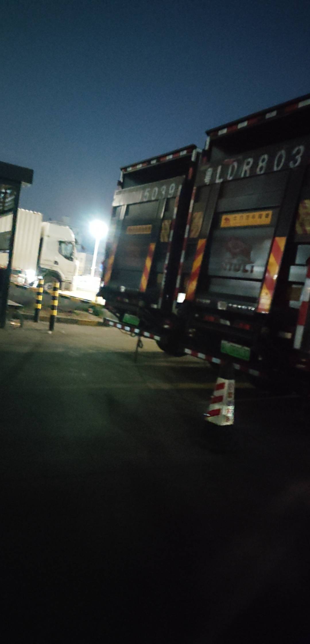 老哥门，白天没睡，晚上挑战夜班顺丰物流，我现在累到整个人出冷汗，想吐，头晕

39 / 作者:红啊 / 