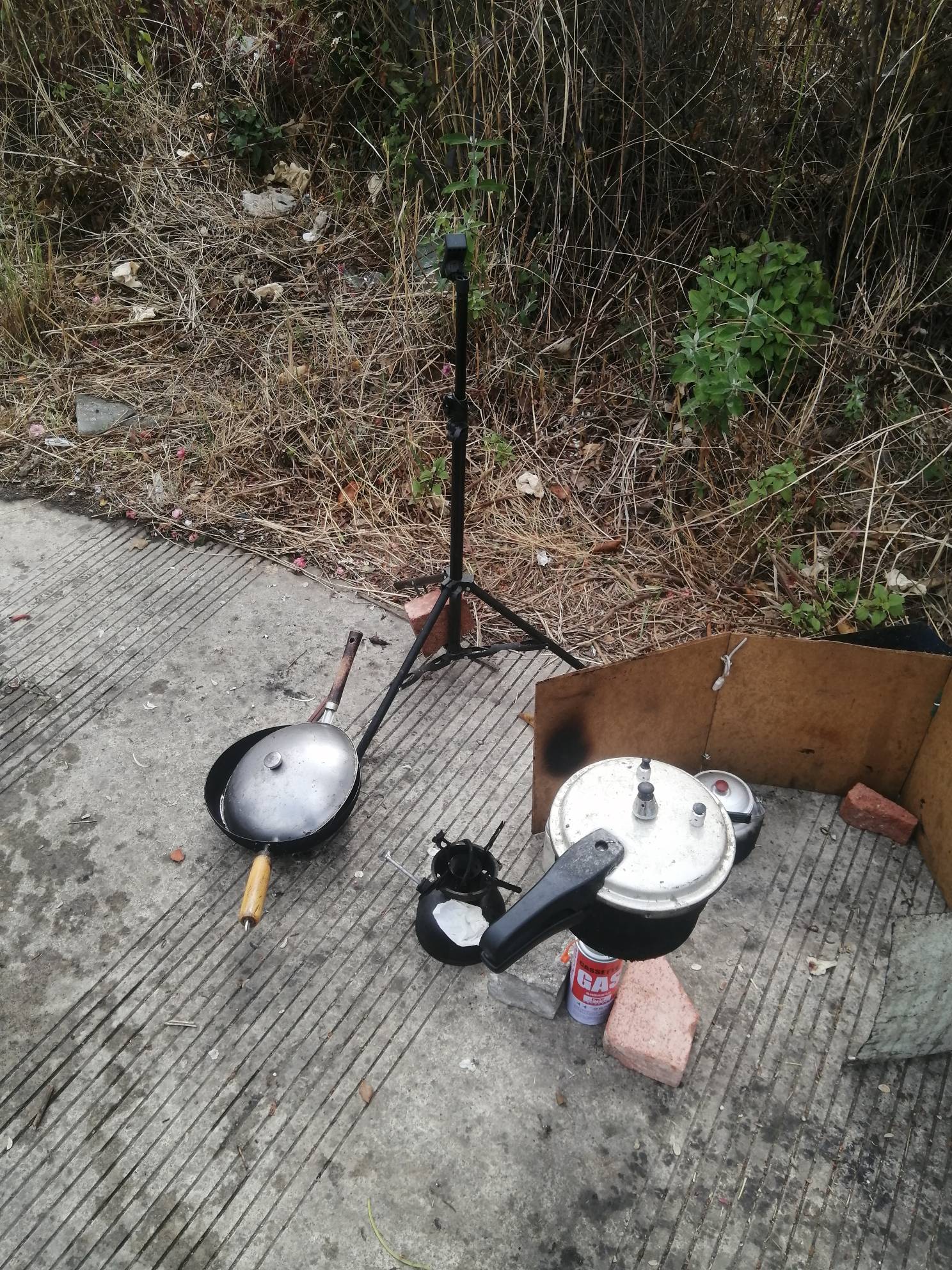 什么毛没搞到，只能煮点稀饭吃了




0 / 作者:卡农新来的 / 