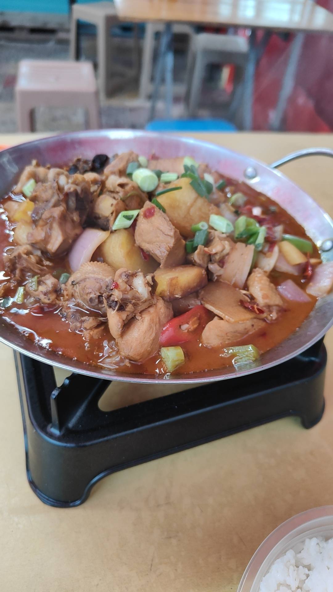 老哥们吃饭了

95 / 作者:撸神一1 / 