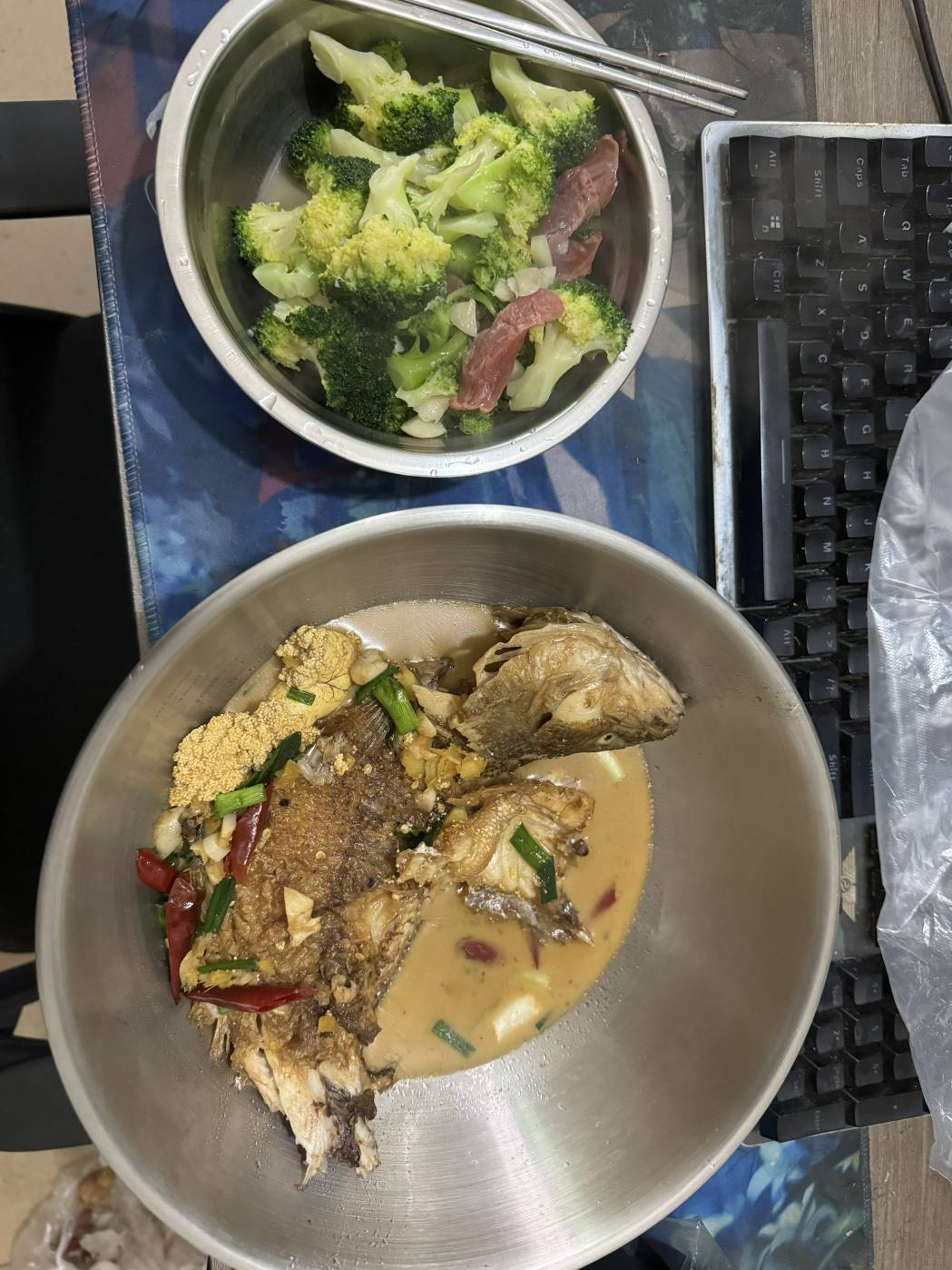 今天想吃鱼了 去菜市场问18一斤鲈鱼 现在这么贵了吗老哥们

34 / 作者:啦啦啦啦啦乖乖 / 