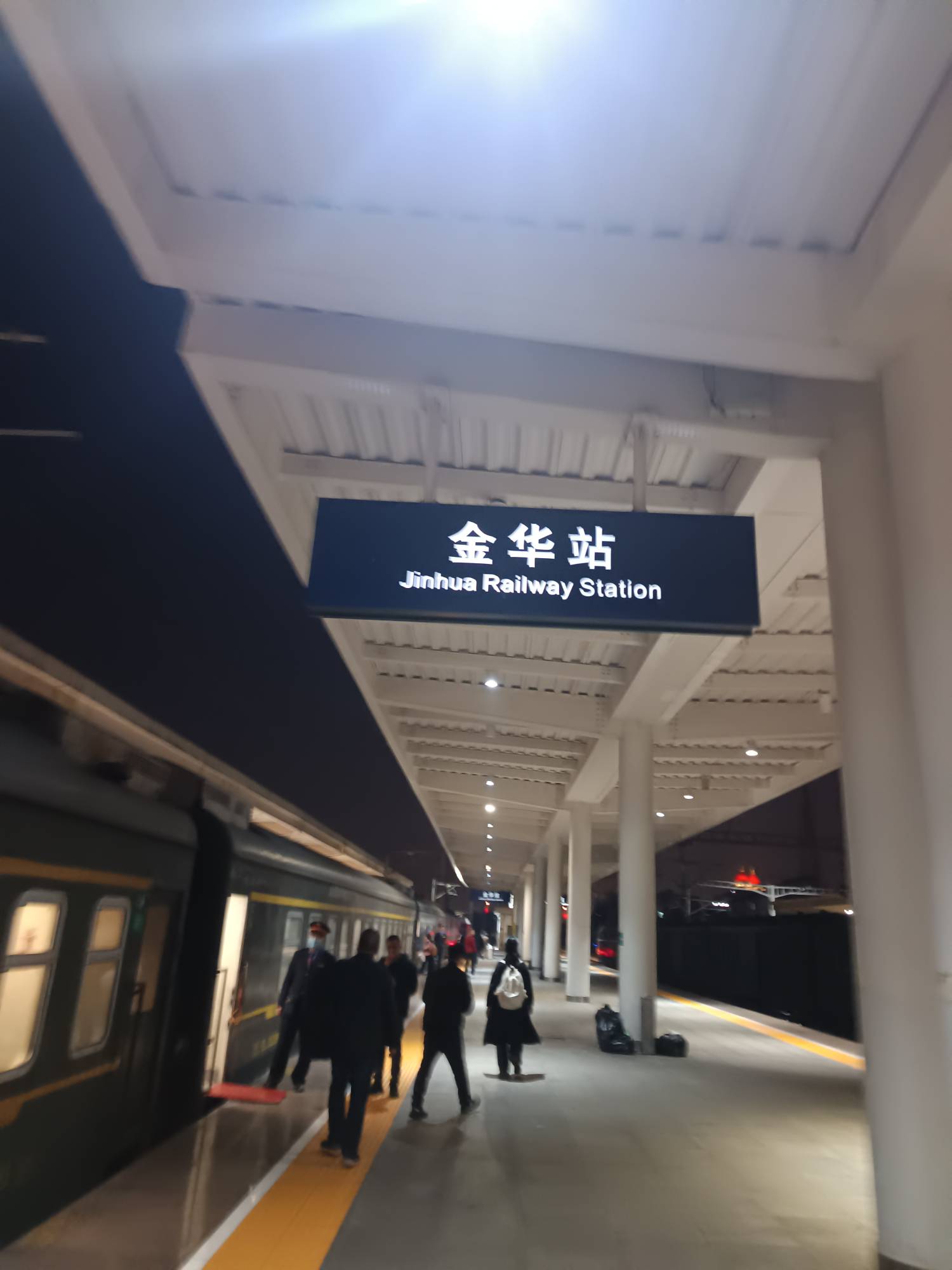 回老家调整了几天，金华出发转车上海再回苏州，一切重头来过

63 / 作者:小爪哇 / 