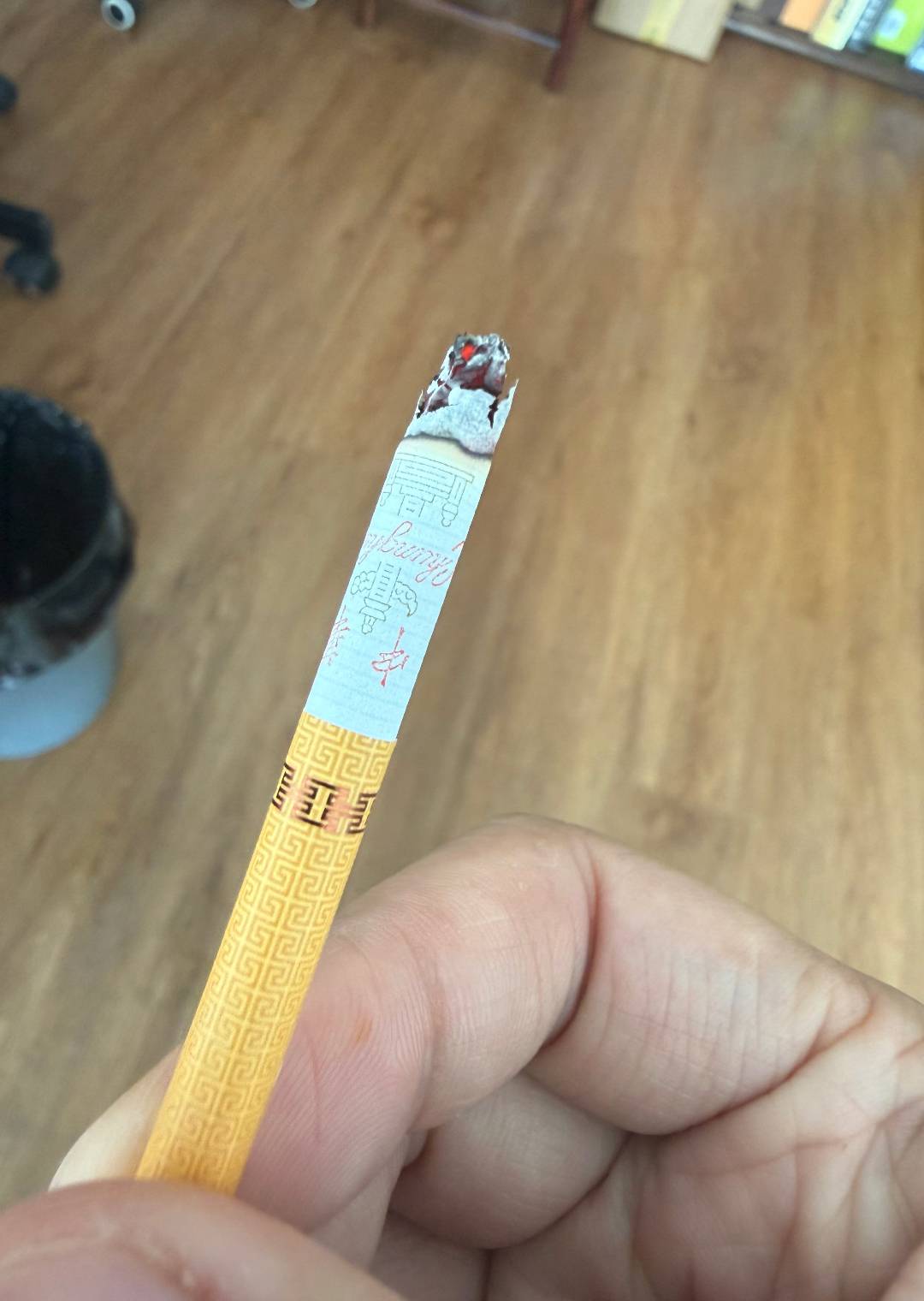 老哥们，这个烟多少钱啊，今天去找老哥玩给了一包给我


78 / 作者:挂壁老哥gg / 