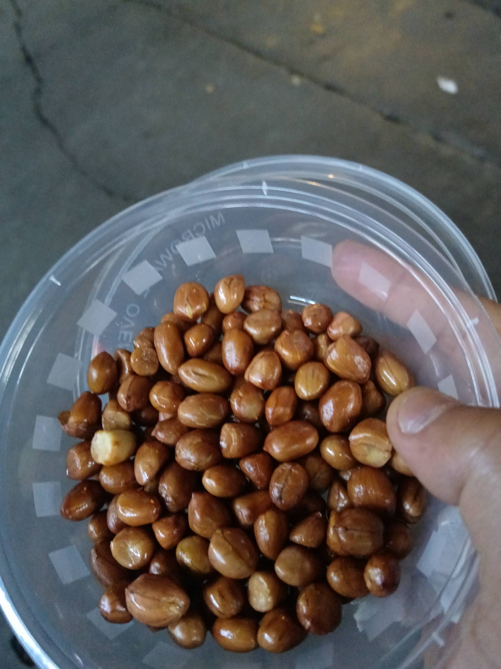 我有花生哪位老哥酒？

23 / 作者:蛋黄酱 / 