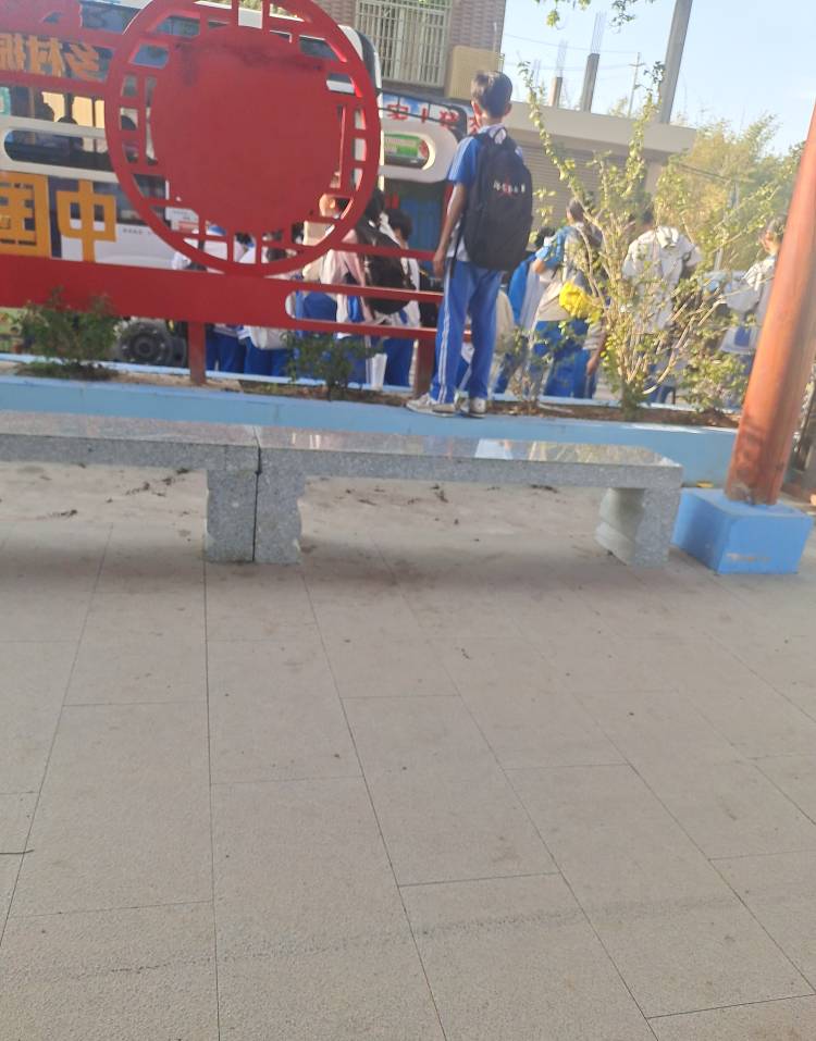 老哥，救我挂壁在公园了


77 / 作者:挂壁哥 / 