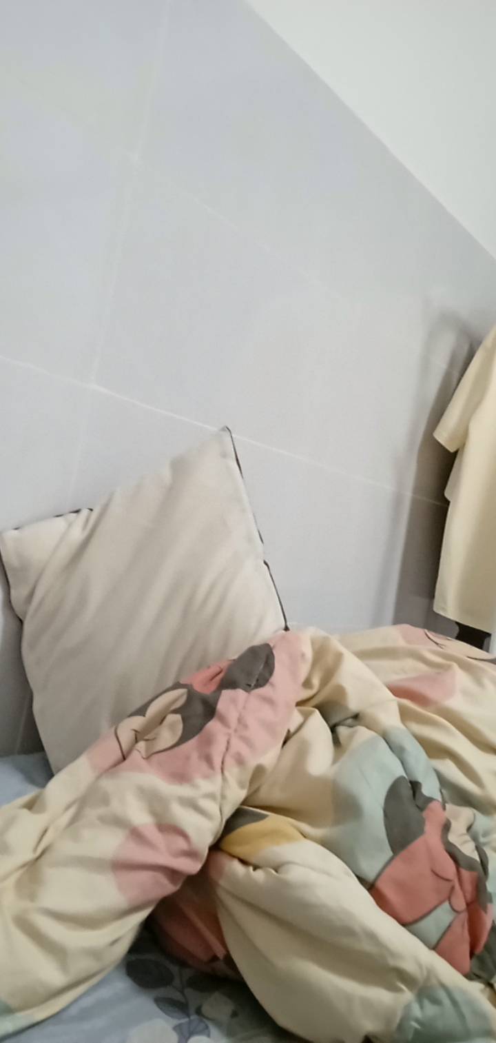 老哥们确认了哈我隔壁住的一个年轻女孩 那咳嗽的声音听的出来没有男的声音 天天在家里54 / 作者:你家徐大爷 / 