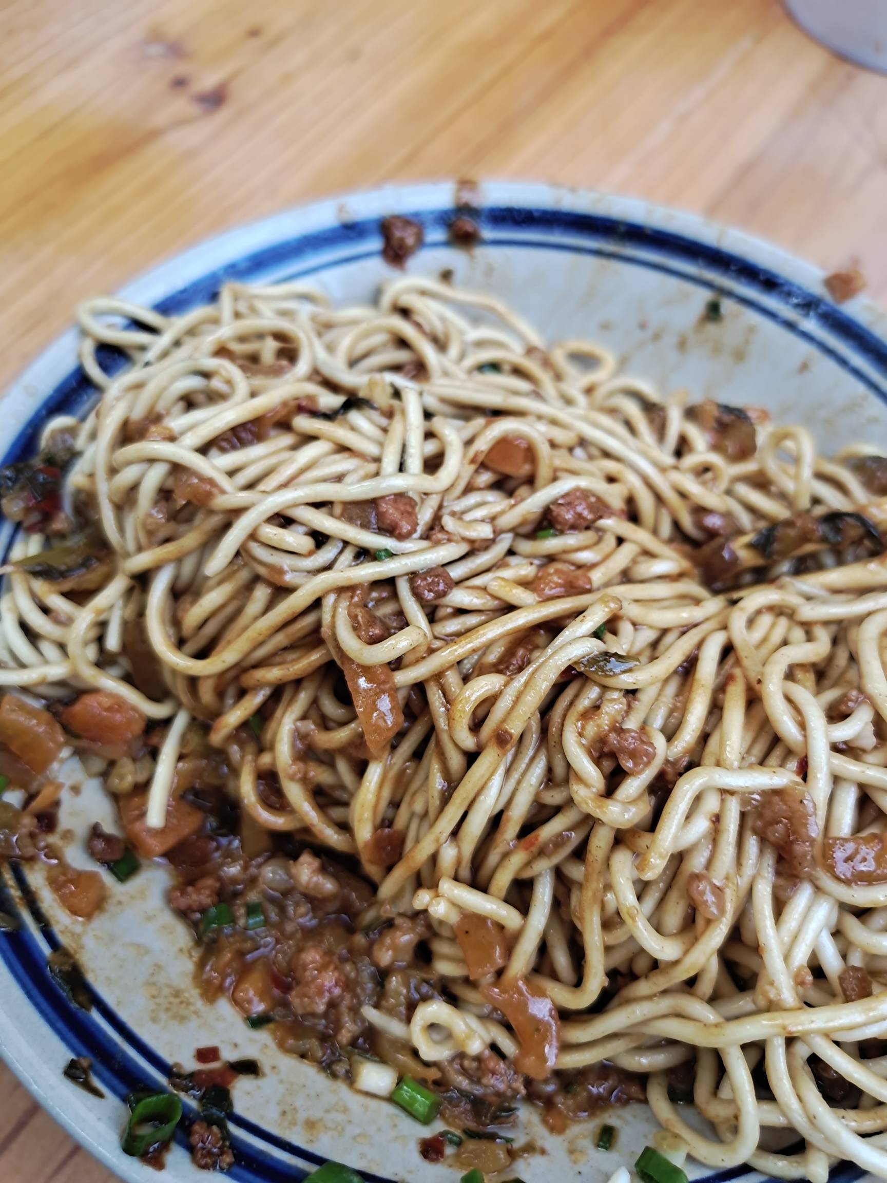 长沙解放西老哥们都看了吗，大街上是有点猛，吃鸡的长的像个男的

40 / 作者:猪鱼 / 