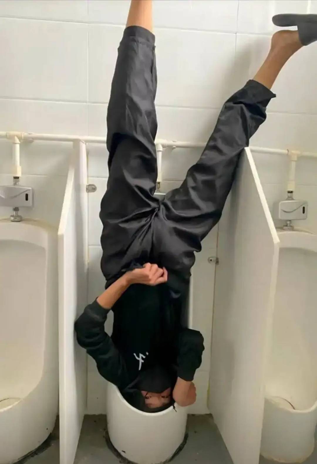 老哥们都进厂了吗？大早上的毛都没有，帖子也没有几个

19 / 作者:挂壁老哥饿了mm / 