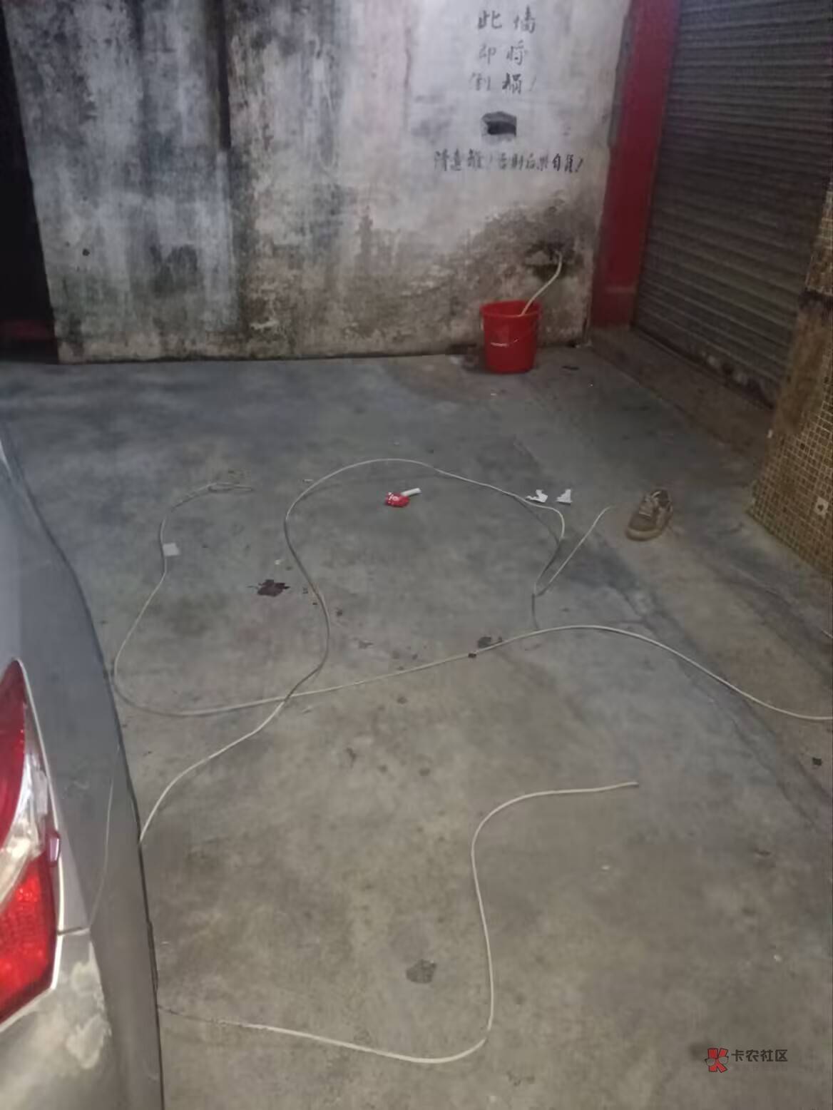 昨天那老哥想从六楼楼顶用一根网线绑住然后荡到五楼从窗户进去结果失手了掉下去了，喝68 / 作者:沉默_是金 / 