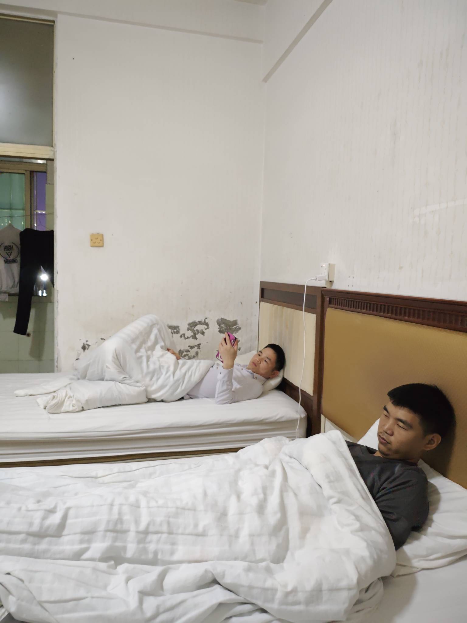 没实力了明天进厂了，落难龙娃汽车站了


42 / 作者:梦回大唐做王爷 / 