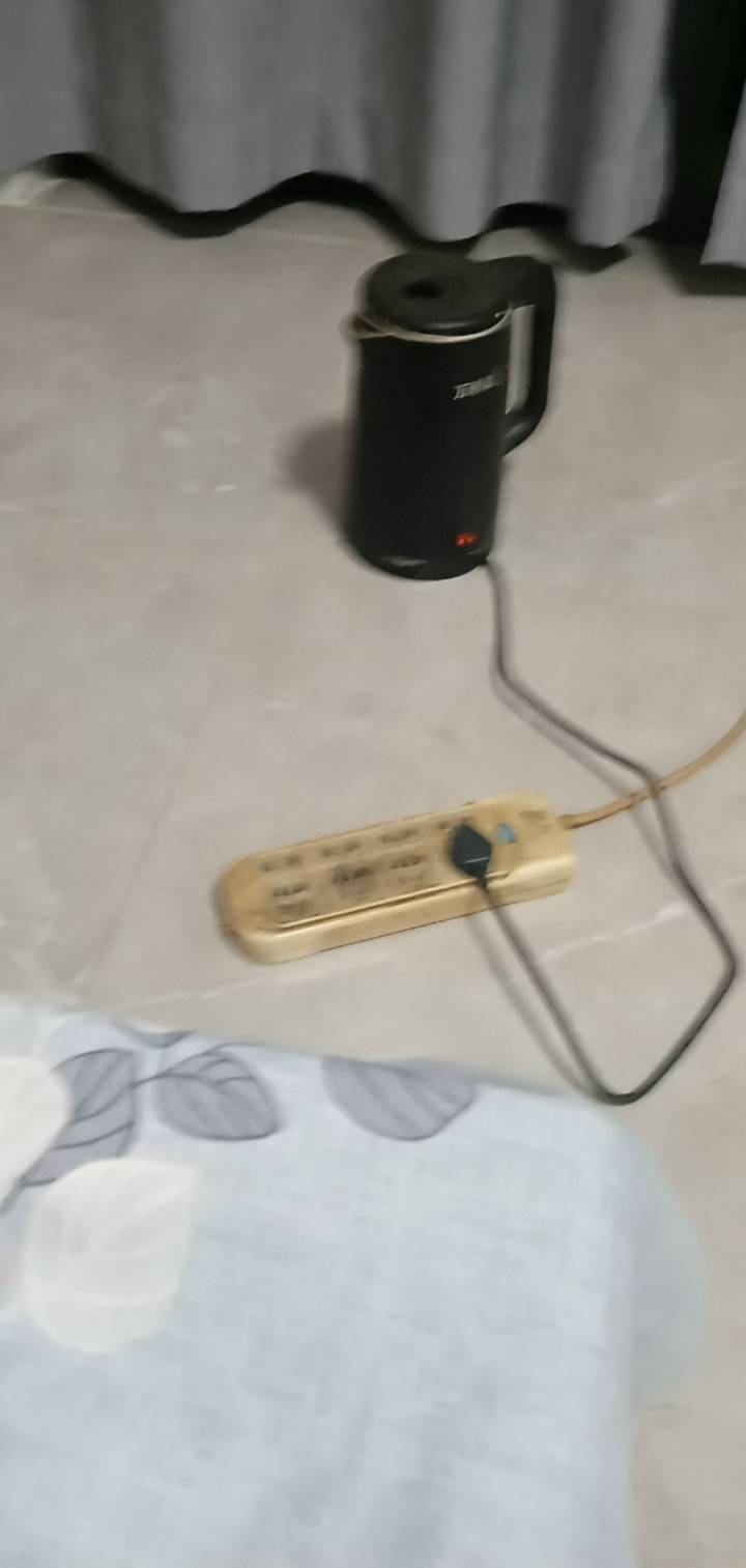 老哥们哈 隔壁女的 说什么23点以后没声音就行了 现在好像故意搞声音了 真当我好欺负啊97 / 作者:你家徐大爷 / 