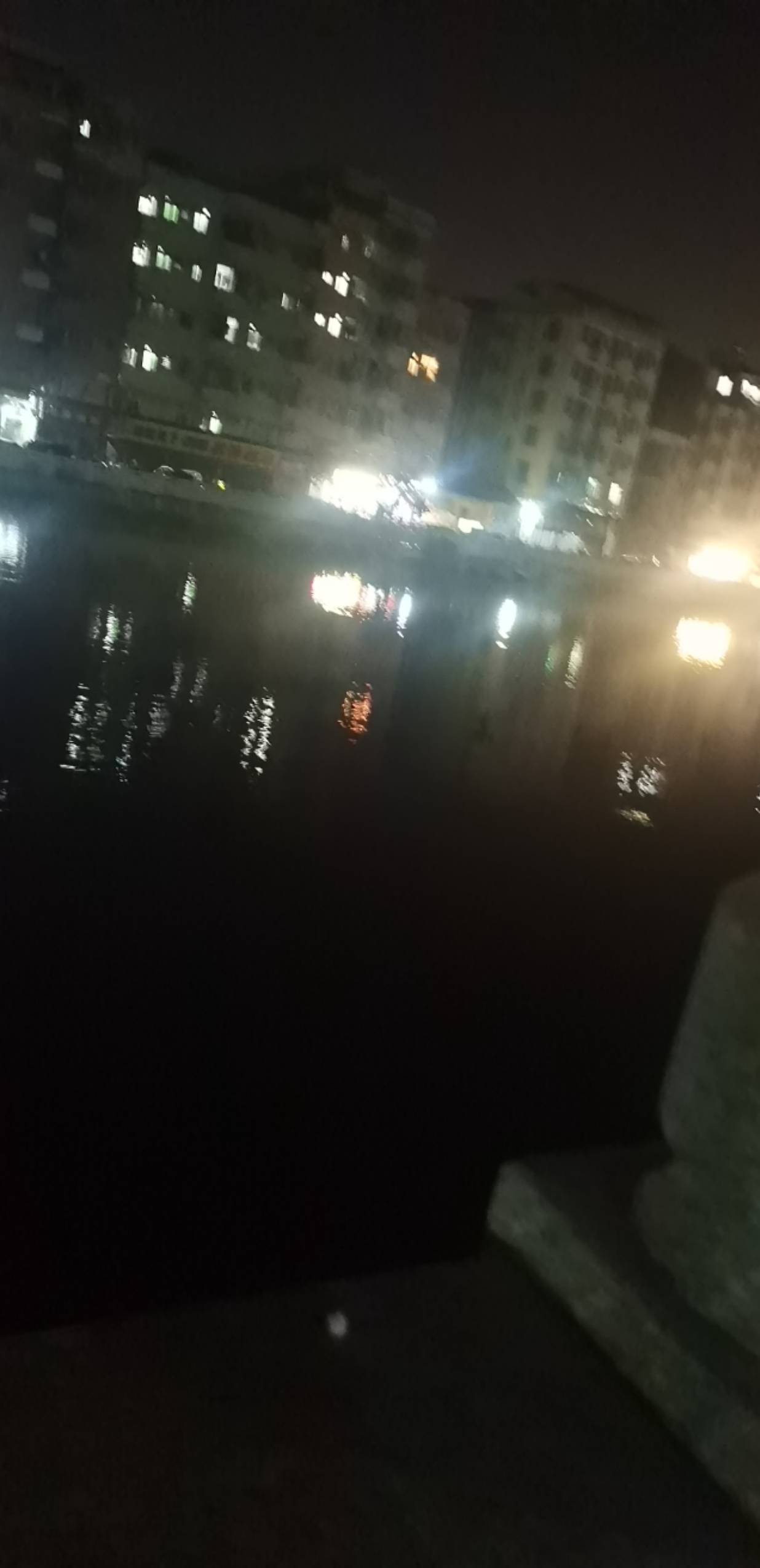 东区老哥出来池塘吃汉堡了

2 / 作者:懂哥 / 