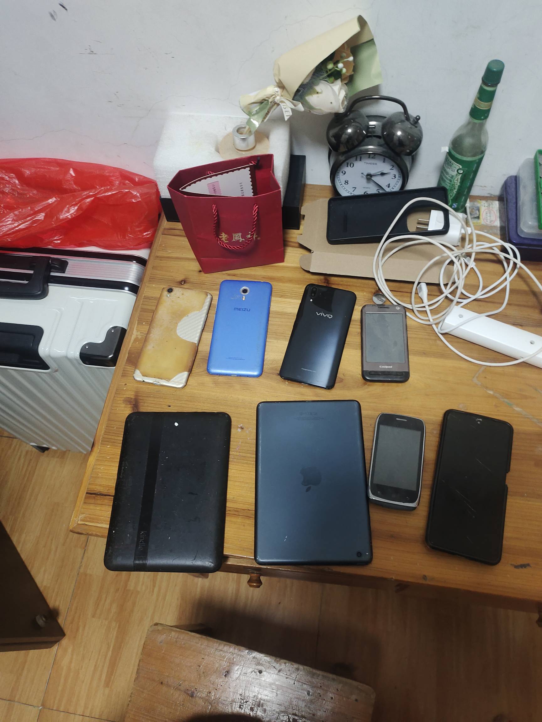 这几台旧手机卖了330亏了还是赚了全烂的

0 / 作者:yz对你的 / 