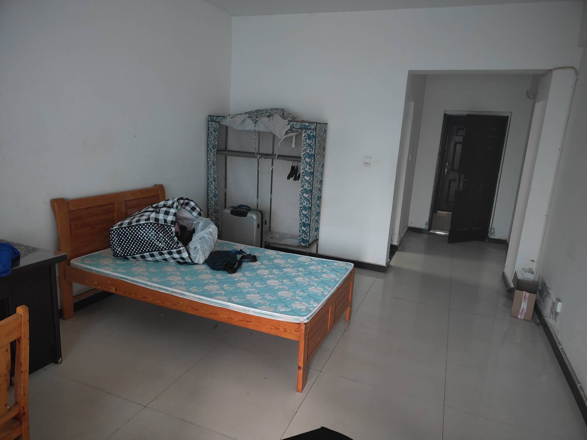 老哥们上班了，厂里安排了宿舍

45 / 作者:帝青天3 / 