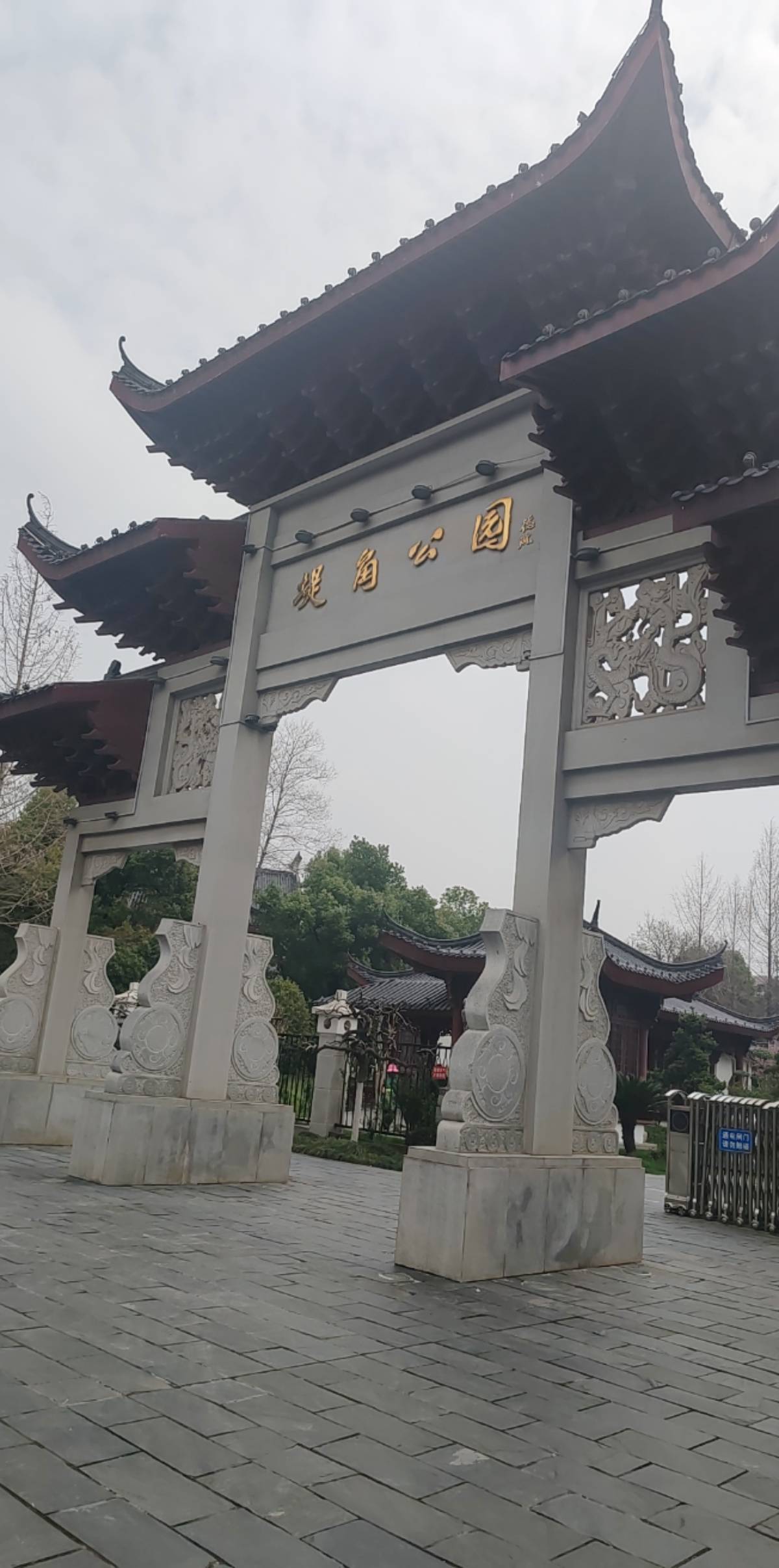 挂壁公园了，老哥们救我

53 / 作者:烟火里的尘埃11 / 