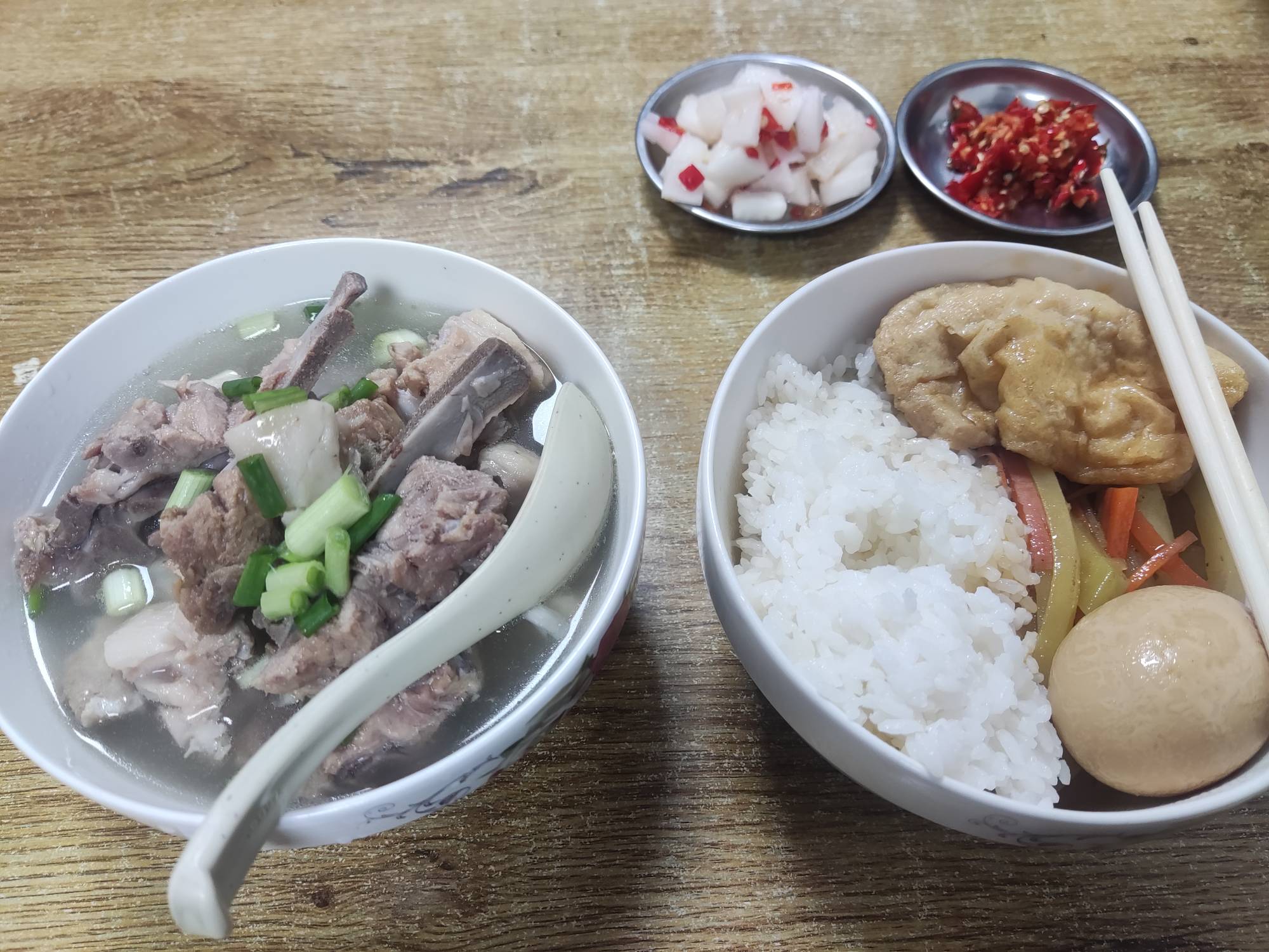 老哥们记得吃饭哟

2 / 作者:搬砖人啊 / 