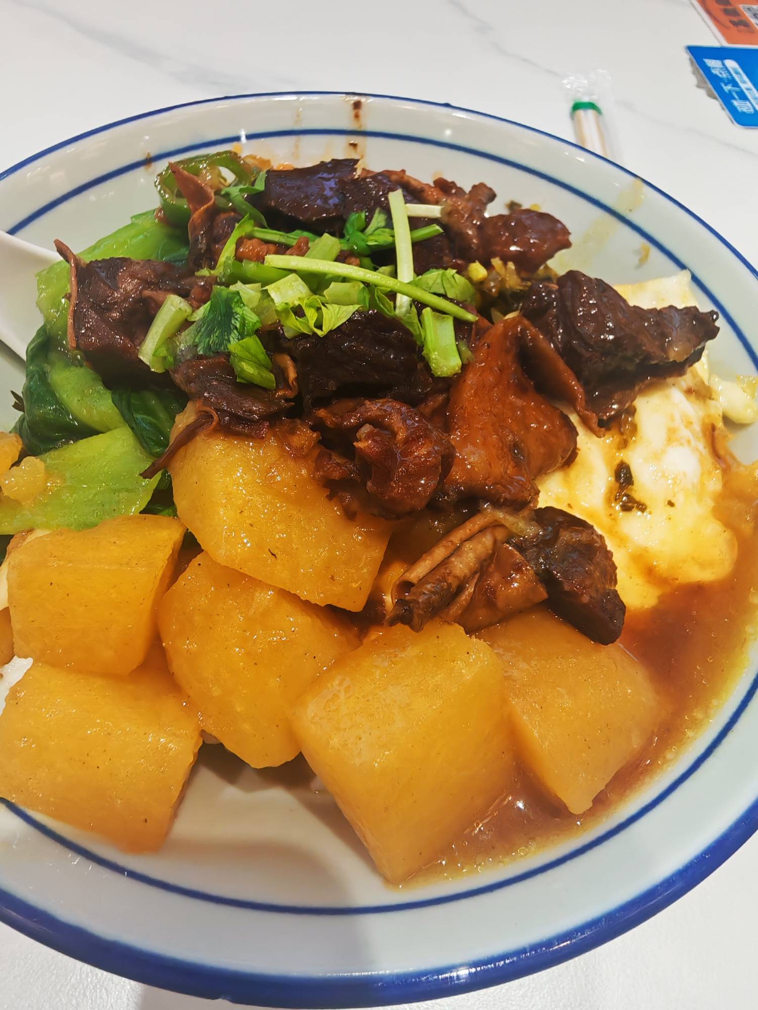 好心痛啊，一顿就要消费30以上，这谁抵得住啊。每次都想要吃好的！这一顿港式牛腩饭2815 / 作者:逞强- / 