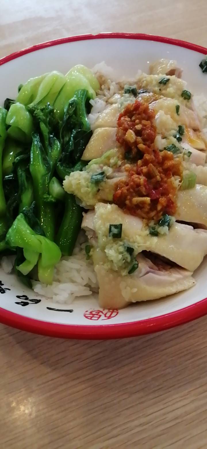 白切鸡挂壁饭

13 / 作者:专业吃席 / 