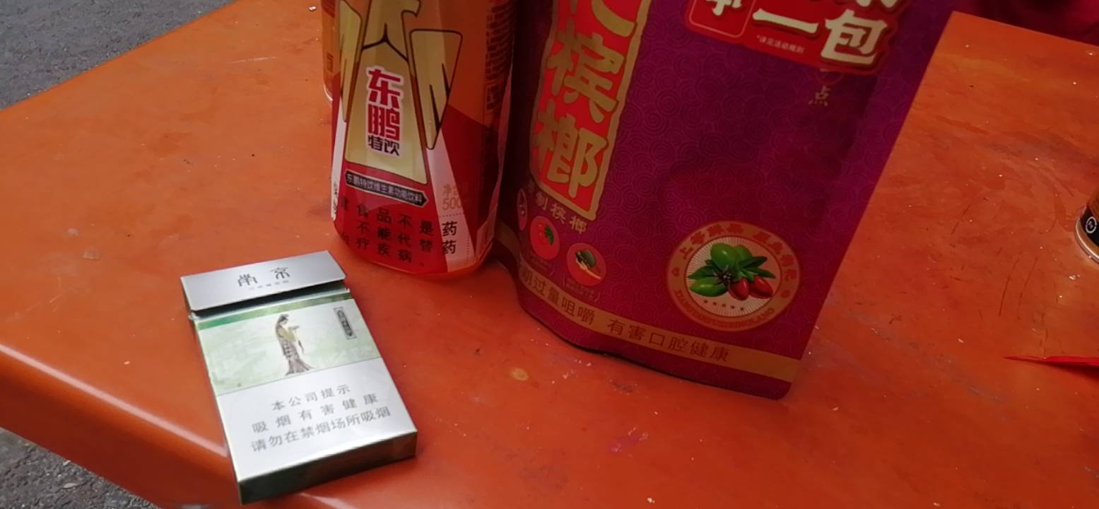 老哥吃饱坐坐休息，老是在酒店躺着也不是事

13 / 作者:专业吃席 / 