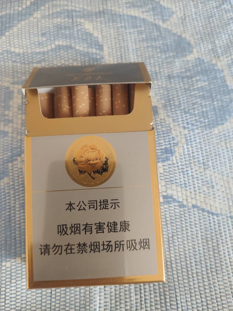 宁愿不吃饭也要抽烟，老哥们

4 / 作者:千年的女鬼 / 
