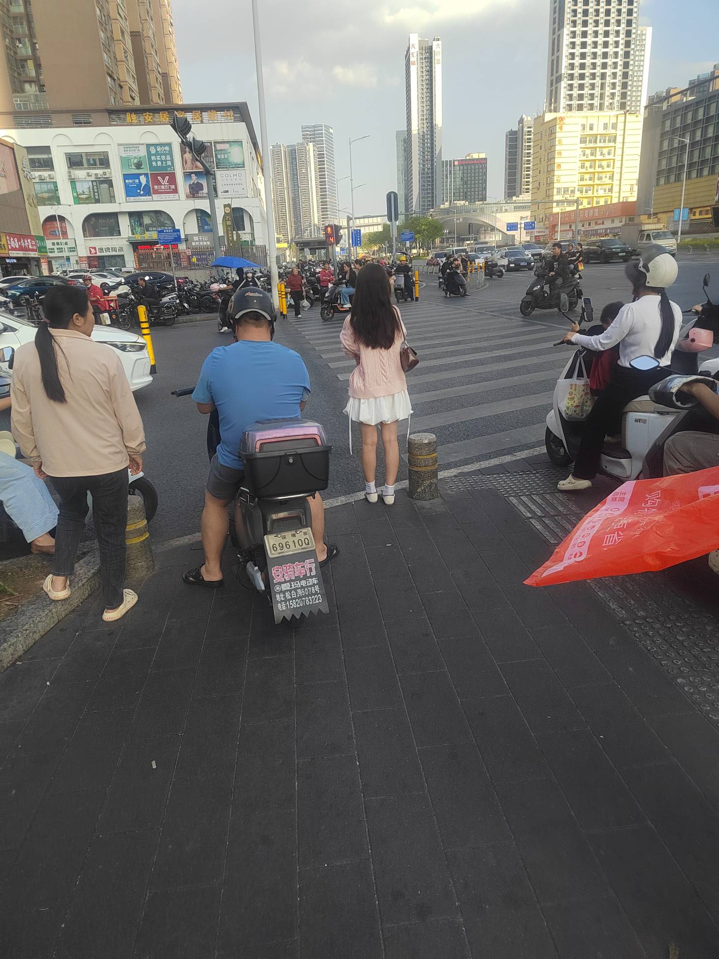 下来买包烟两眼昏花，感觉快要倒下了，老哥们我是不是快不行了

81 / 作者:祁同伟 / 