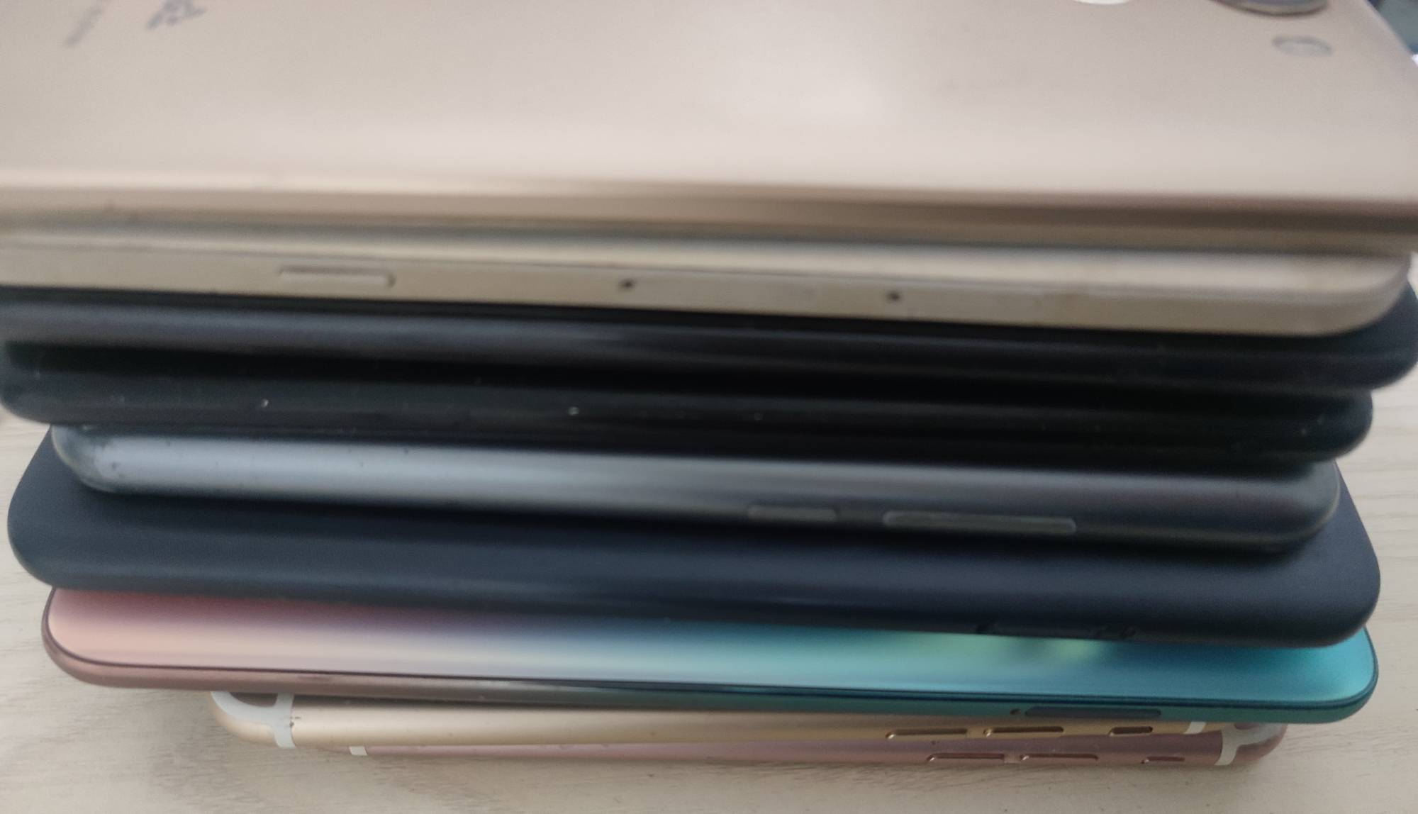 这些年家里淘汰下来的手机，一起九部，其中两部6s，能换几个子？

89 / 作者:花花小和尚 / 