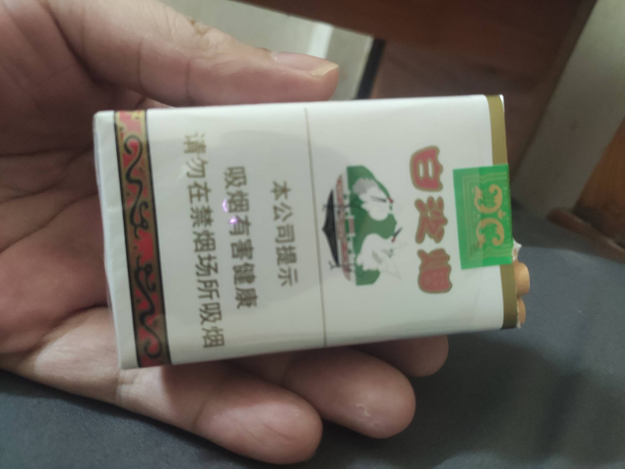 还有多少老哥口粮烟是这个

25 / 作者:云边有个挂壁仔 / 