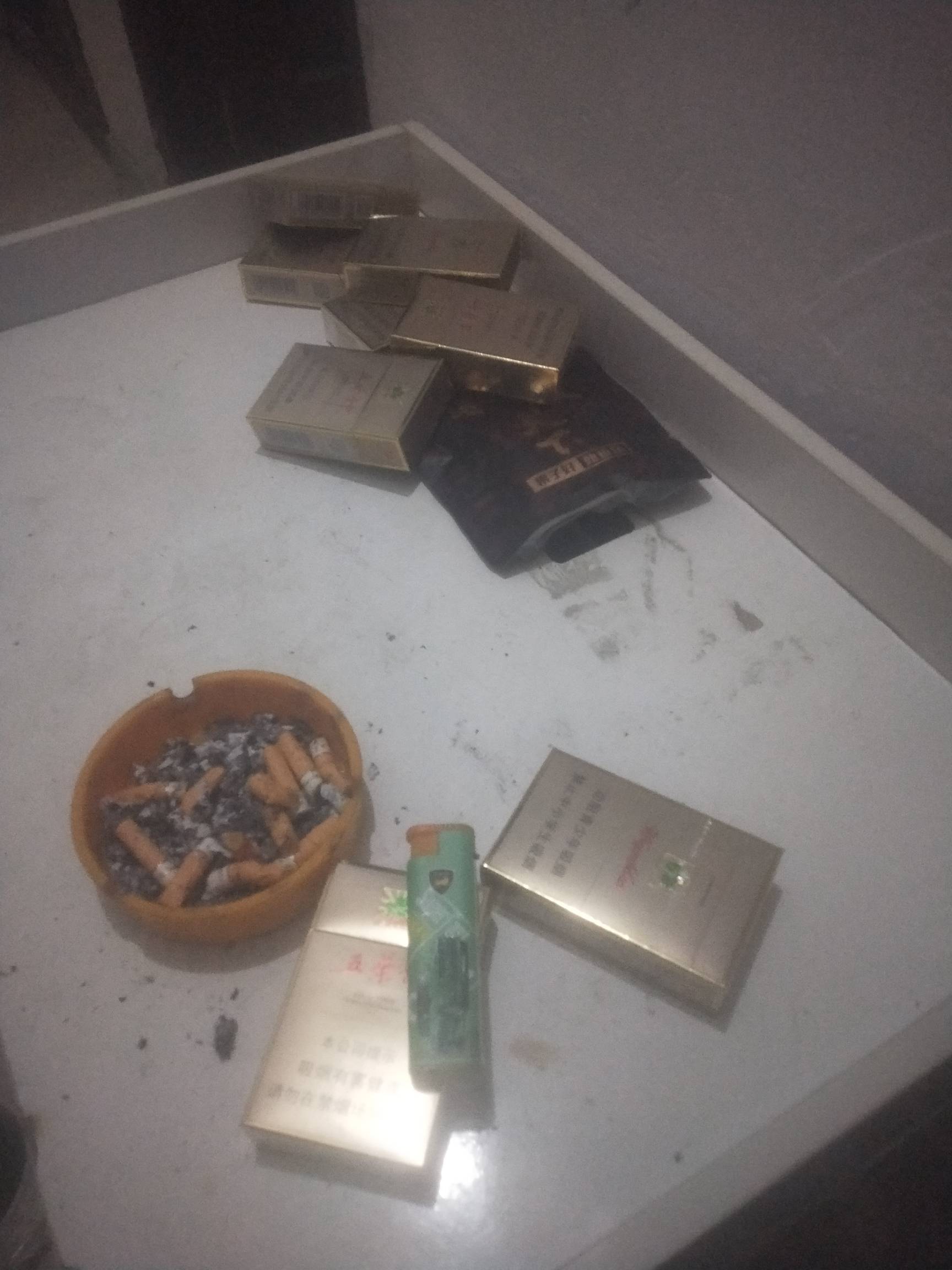 还有多少老哥口粮烟是这个

81 / 作者:王礼社 / 