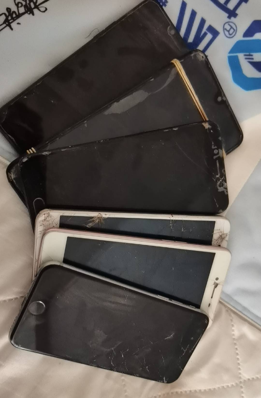 这一坨破烂货值不值500

99 / 作者:如何发财 / 