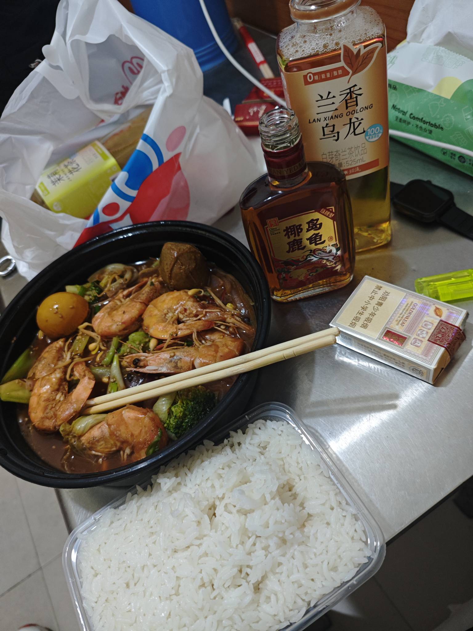吃点喝点，补充点蛋白质，老哥们一定要对自己好点，不要亏待了自己肚子

80 / 作者:口味王 / 