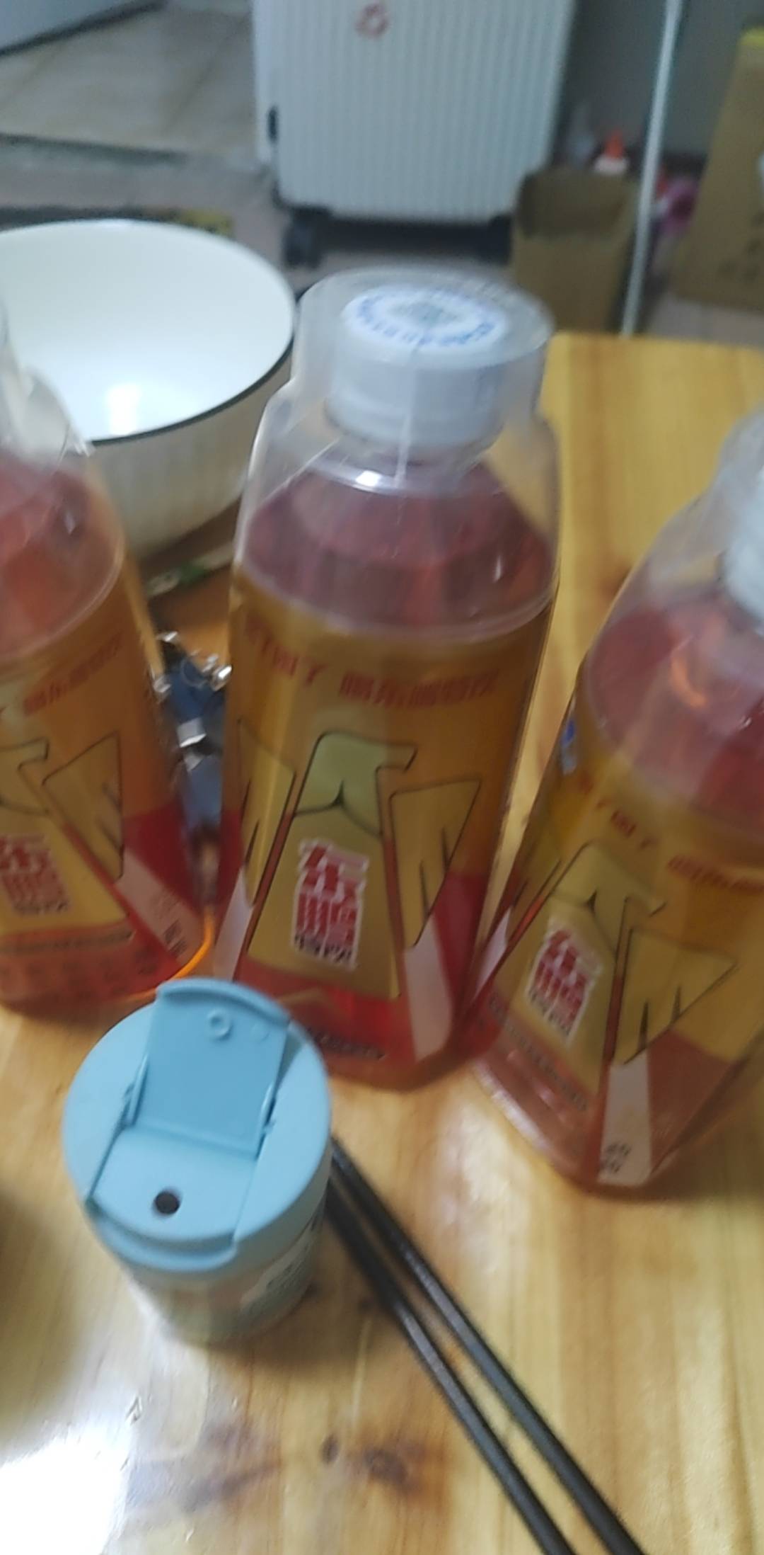 老哥们天天喝饮料会不会得糖尿病，昨天5瓶哇哈哈刚喝完，又买了三了三瓶东鹏特饮


20 / 作者:挂比了救我鸭 / 