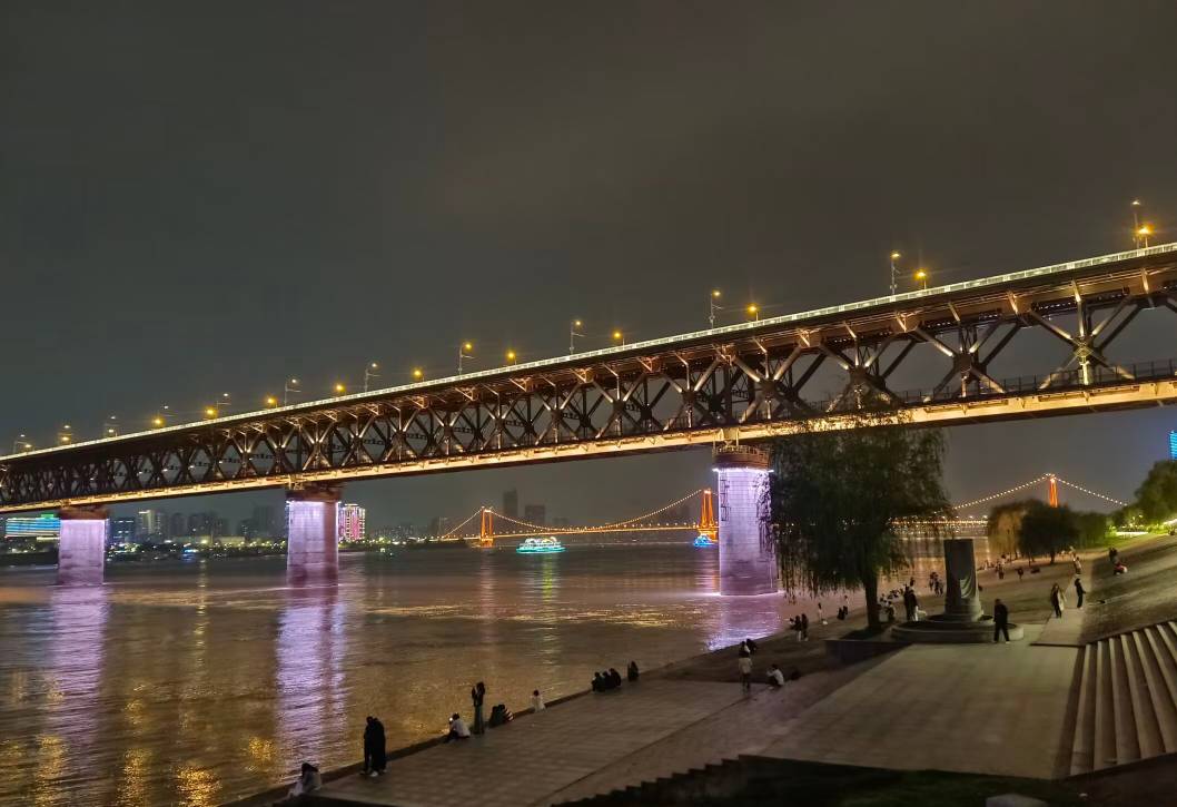 老哥们 真TM的丢脸，年年回家问家里要钱打狗打成这个逼样了，干个贴纸去打狗红了大手30 / 作者:晨光啊 / 