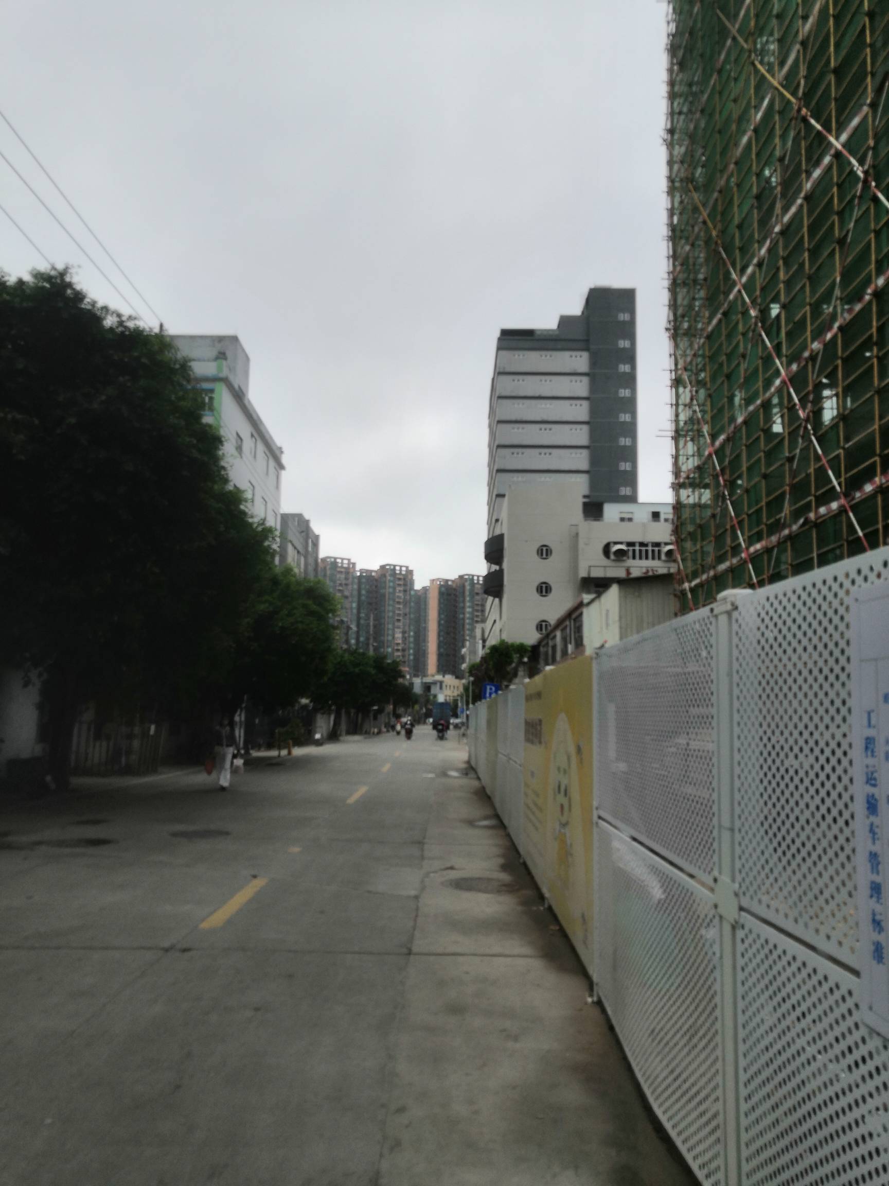 坚持打螺丝第十五天，戒D第十五天放假也不休息，申请加班。

50 / 作者:云海。 / 