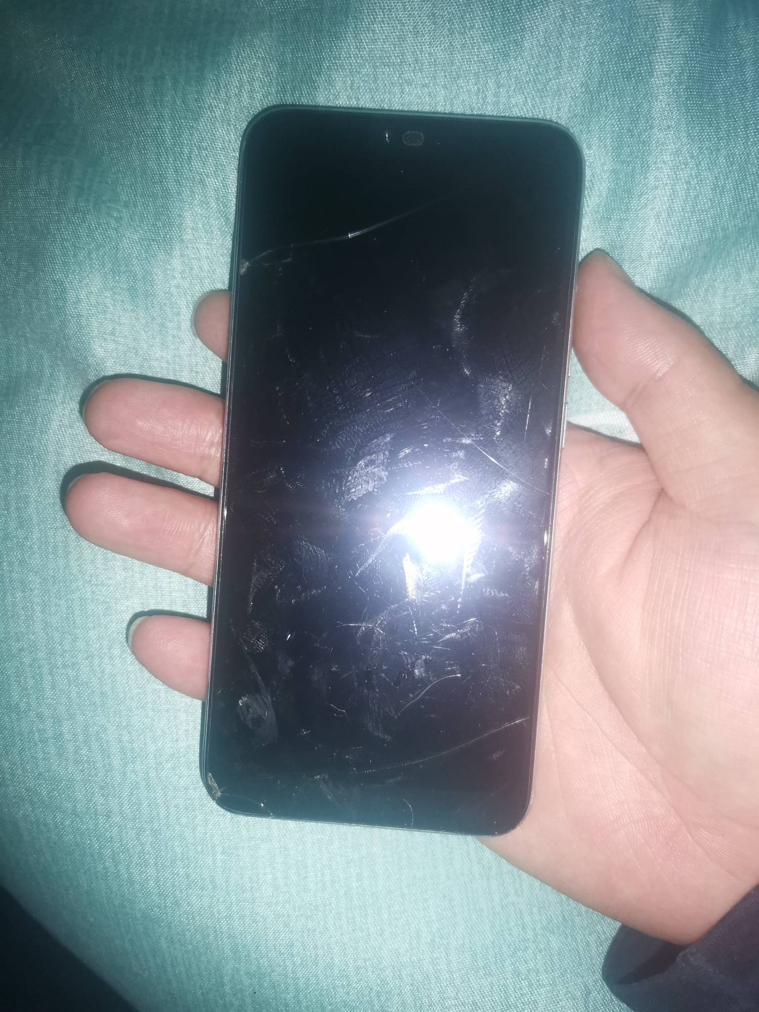 哪个老哥闲鱼能用，能不能在西安雁塔区电子城街道上架个开不了机的荣耀10，看有么有附80 / 作者:你是屯老二 / 