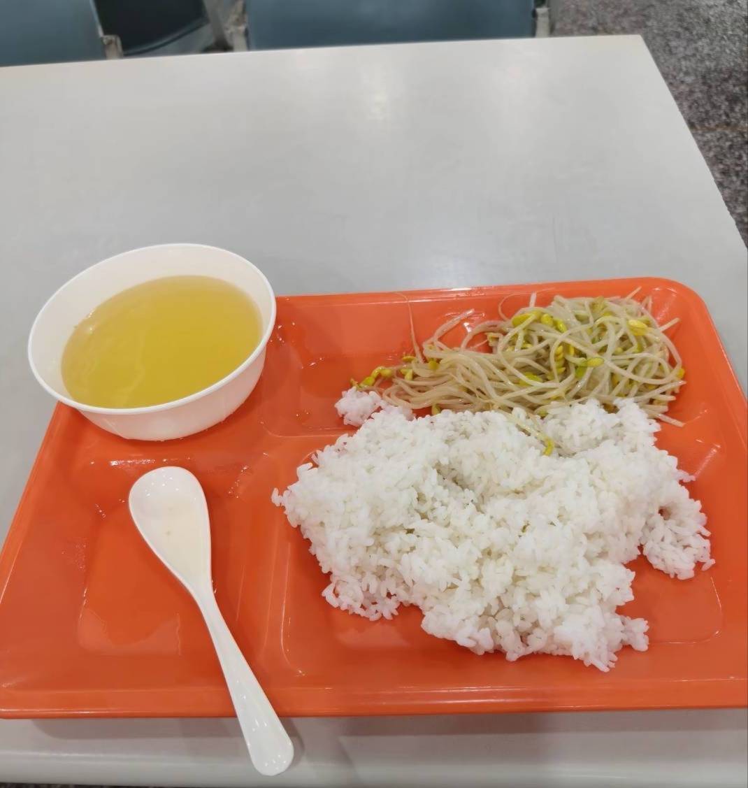 有没叼大的老哥。我电信卡。流量不够用。想升级套餐。如果能顺便领个手机就更好了。问25 / 作者:我不是女的 / 