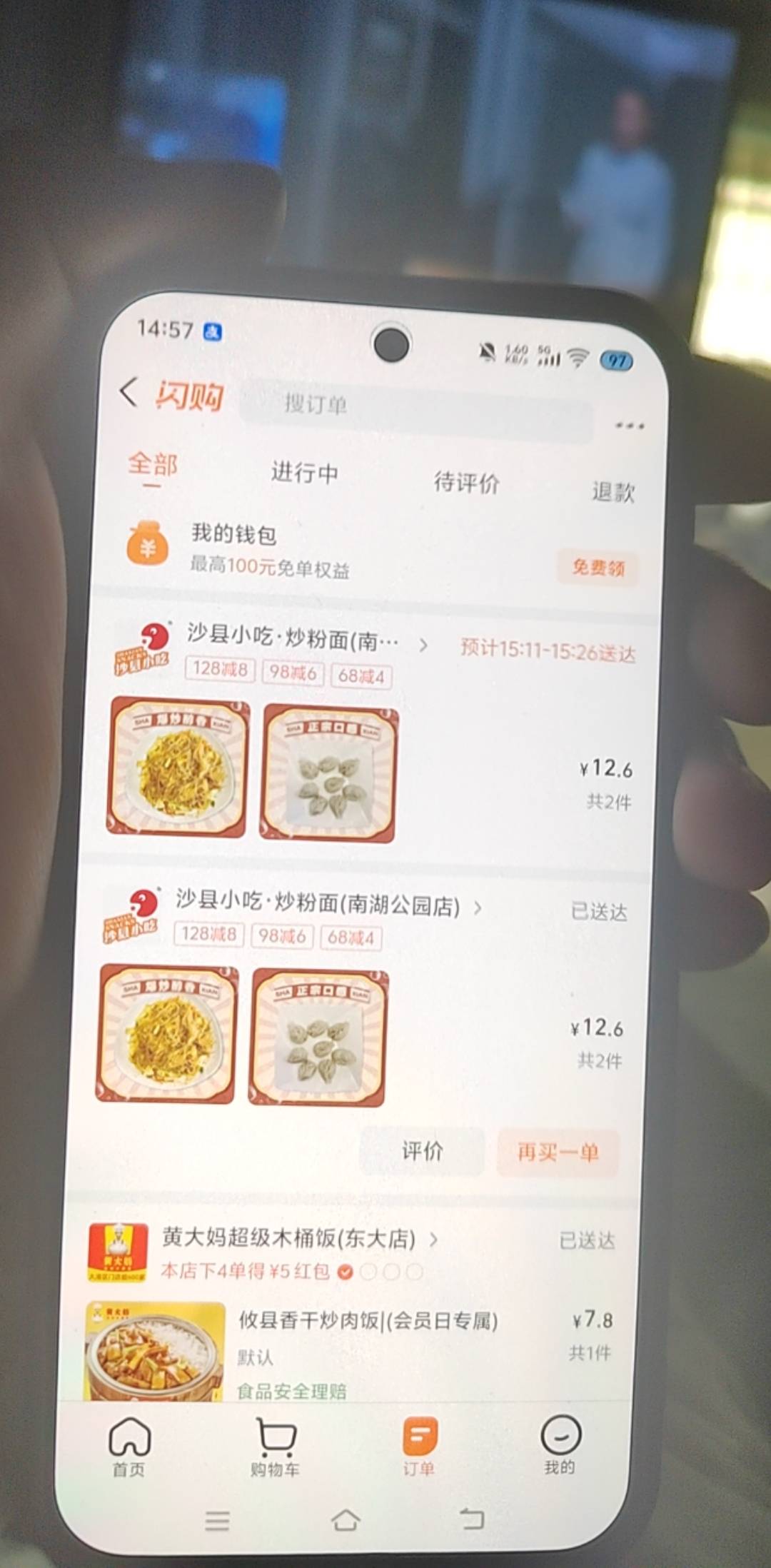 纠结了半天，狠下心。没有吃过十几块钱的饭

52 / 作者:挂比了救我鸭 / 