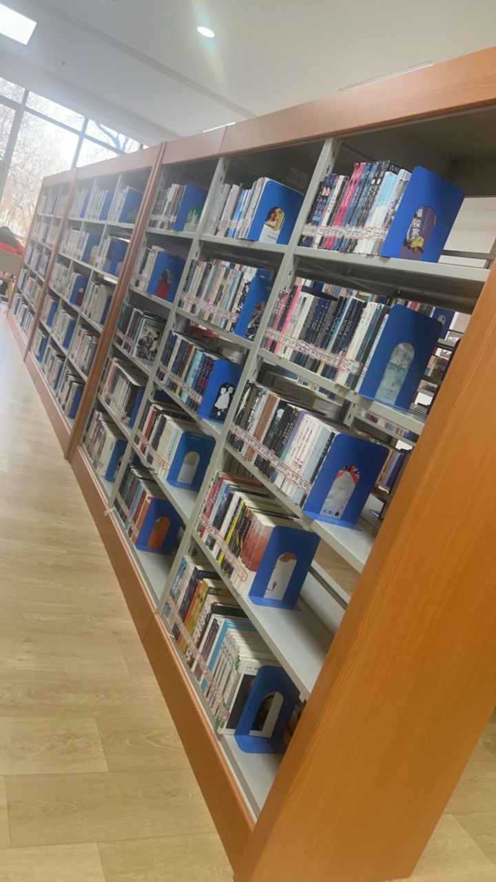 图书馆好适合挂壁。温度刚好，免费热水。

55 / 作者:首席测试体验官 / 